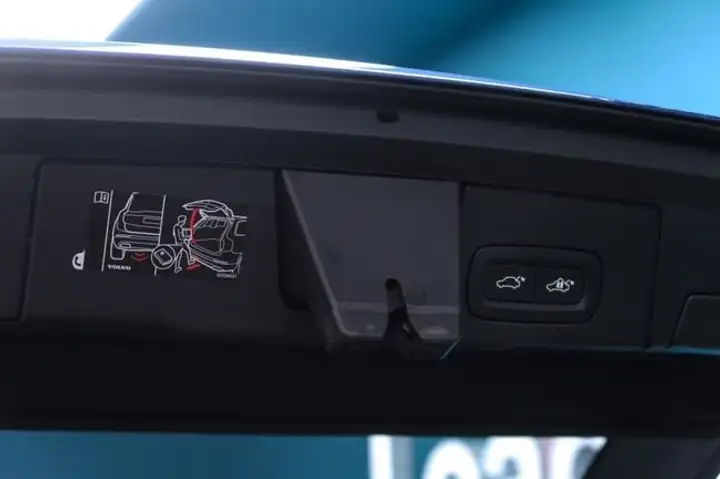 Volvo XC60 2021, foto 21