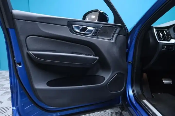 Volvo XC60 2021, foto 24
