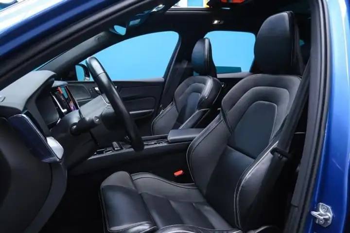 Volvo XC60 2021, foto 7