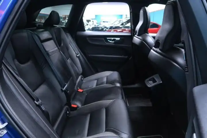 Volvo XC60 2021, foto 27