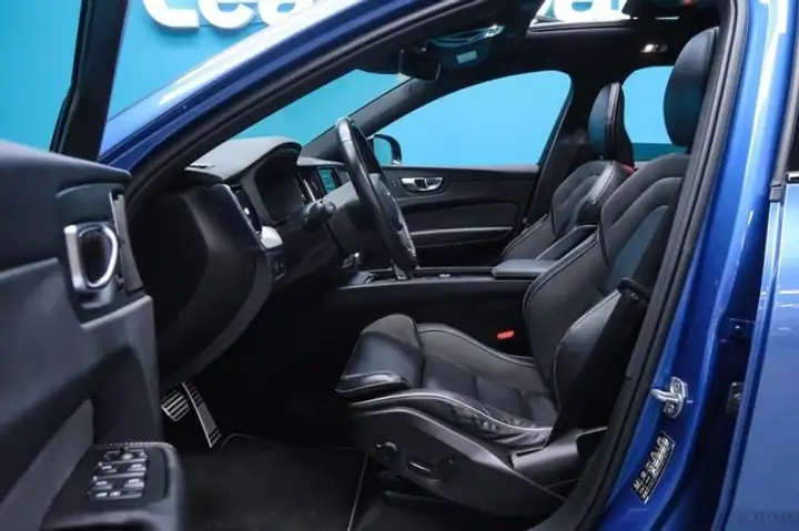 Volvo XC60 2021, foto 23