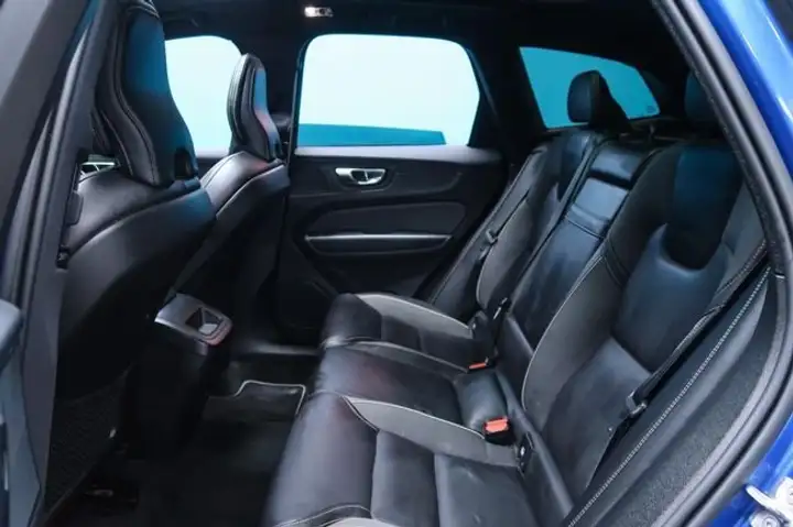 Volvo XC60 2021, foto 25
