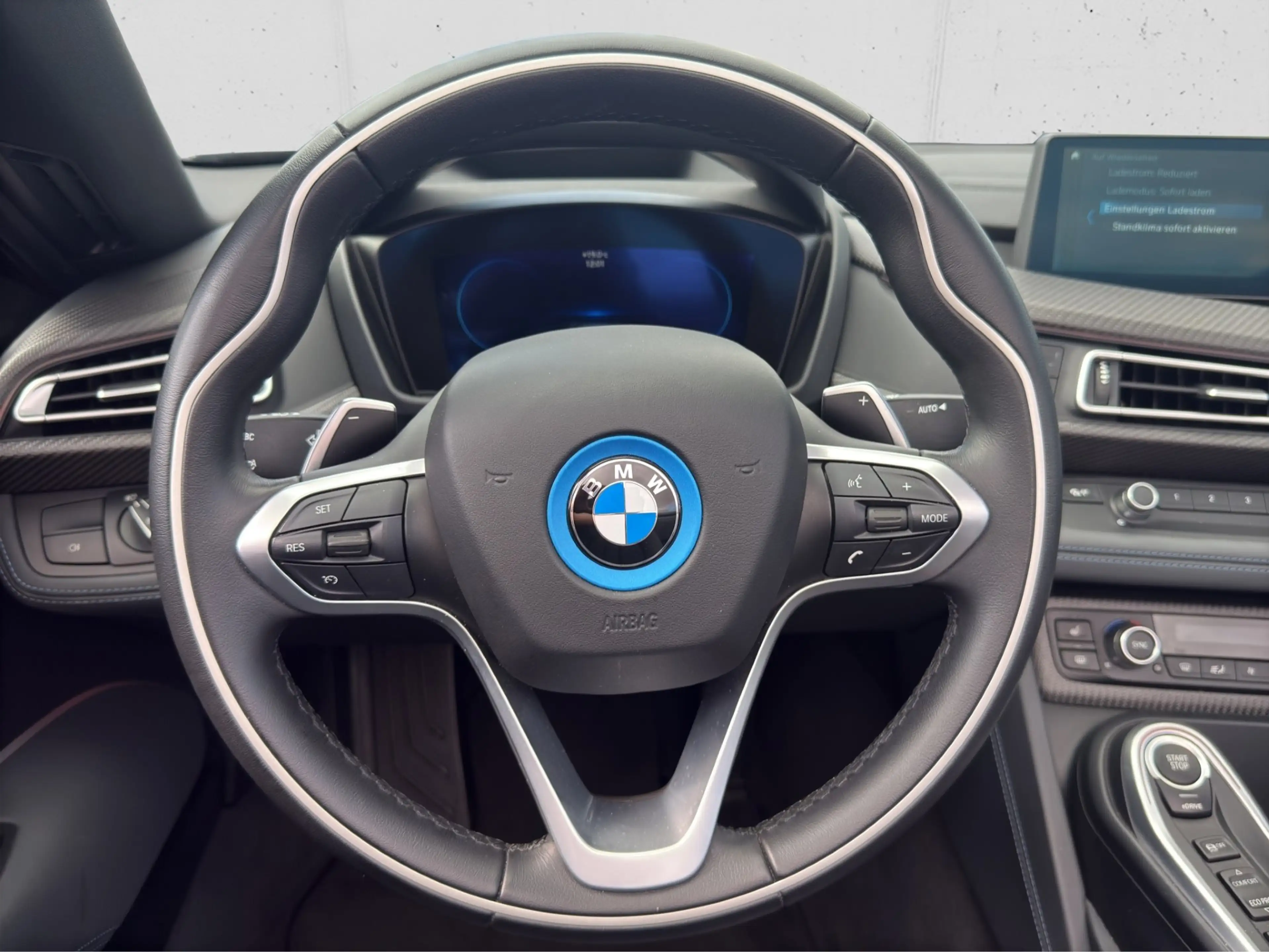 BMW i8 Roadster — photo 12