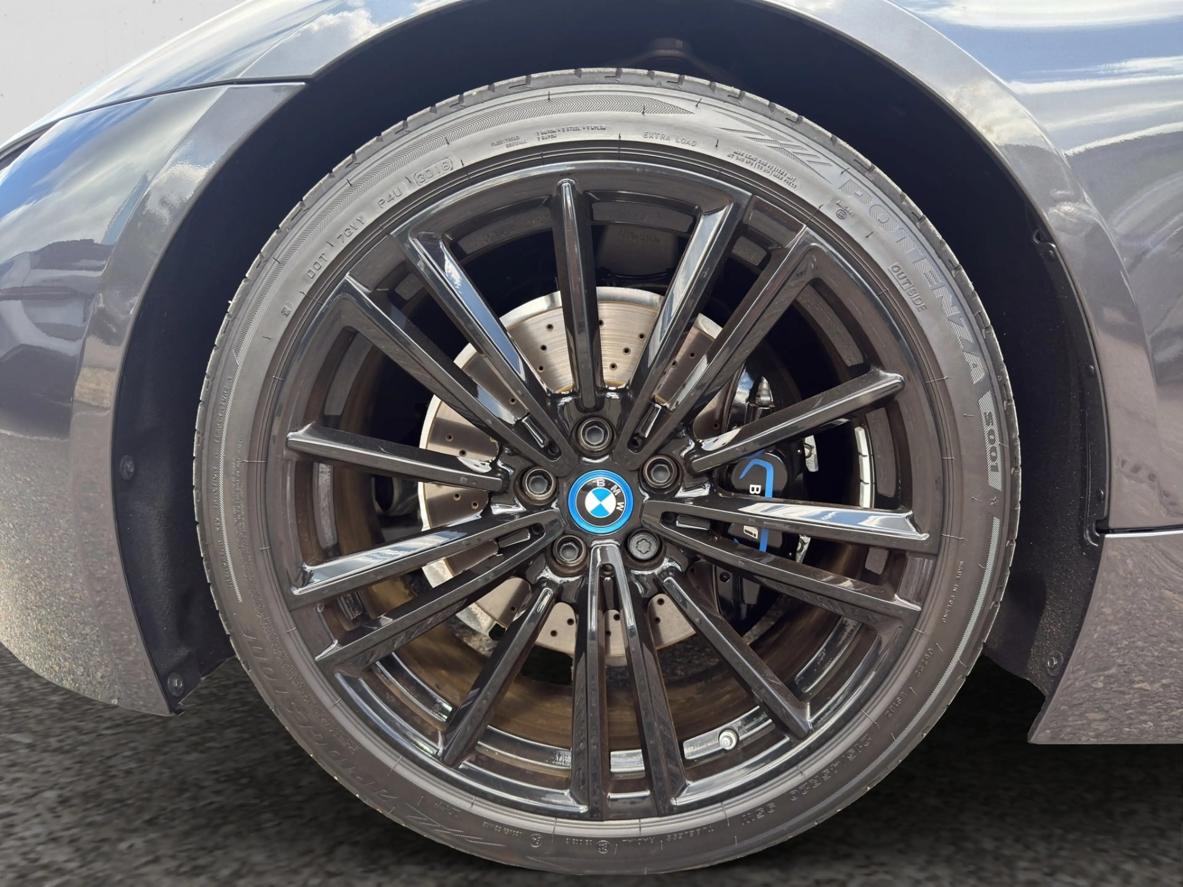 BMW i8 Roadster — photo 7