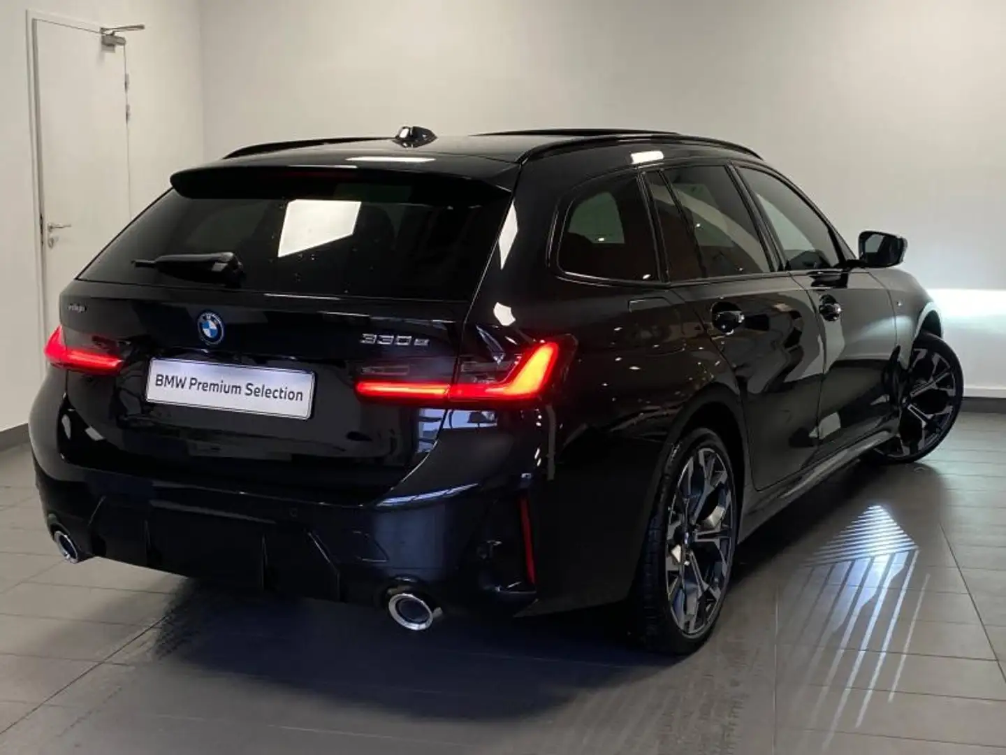BMW 330 330eA 292ch M Sport Schwarz - 2