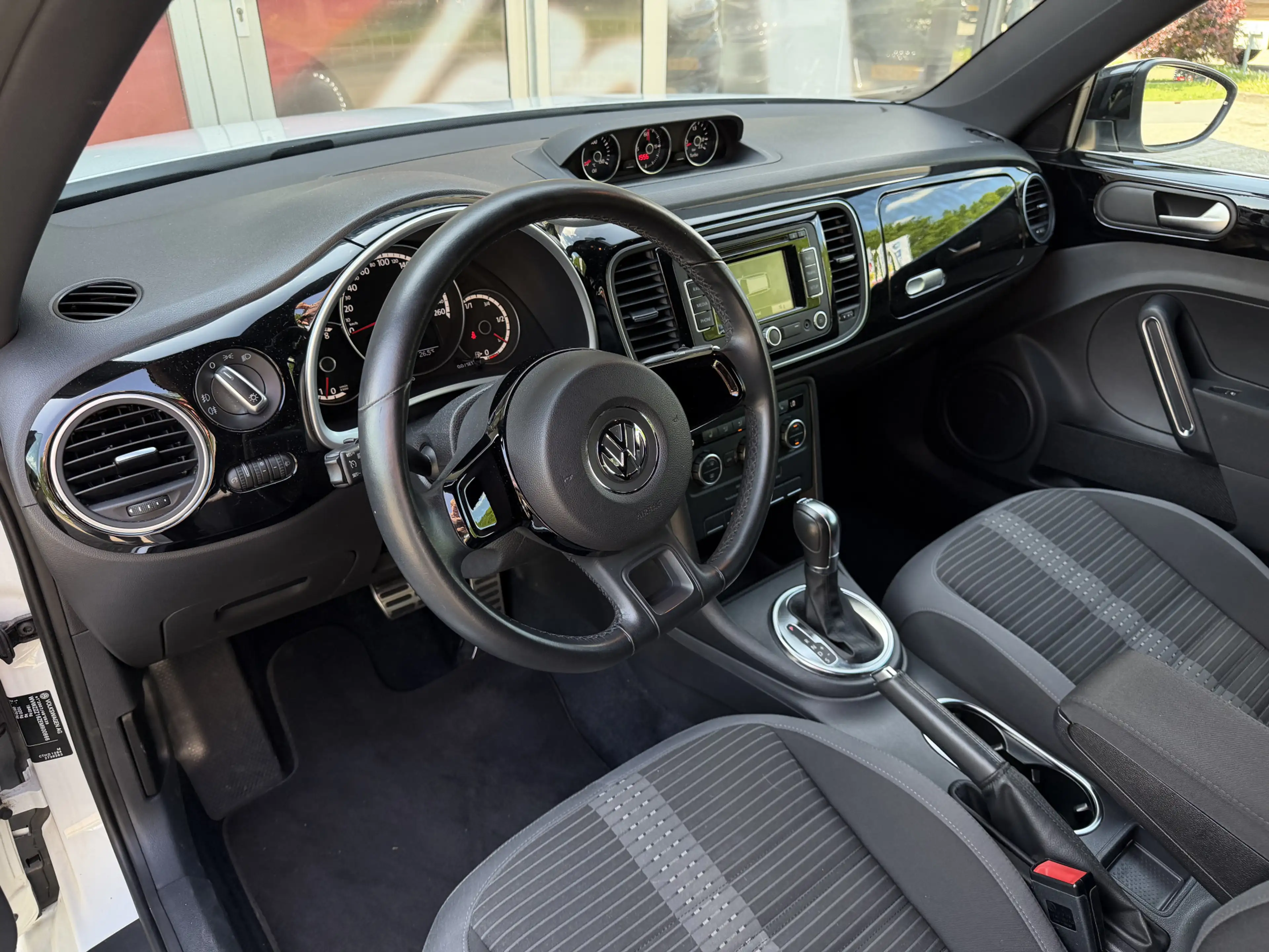 Volkswagen Beetle 1.4 TSI Trend Automaat / Sportstoelen / Carplay / — photo 2