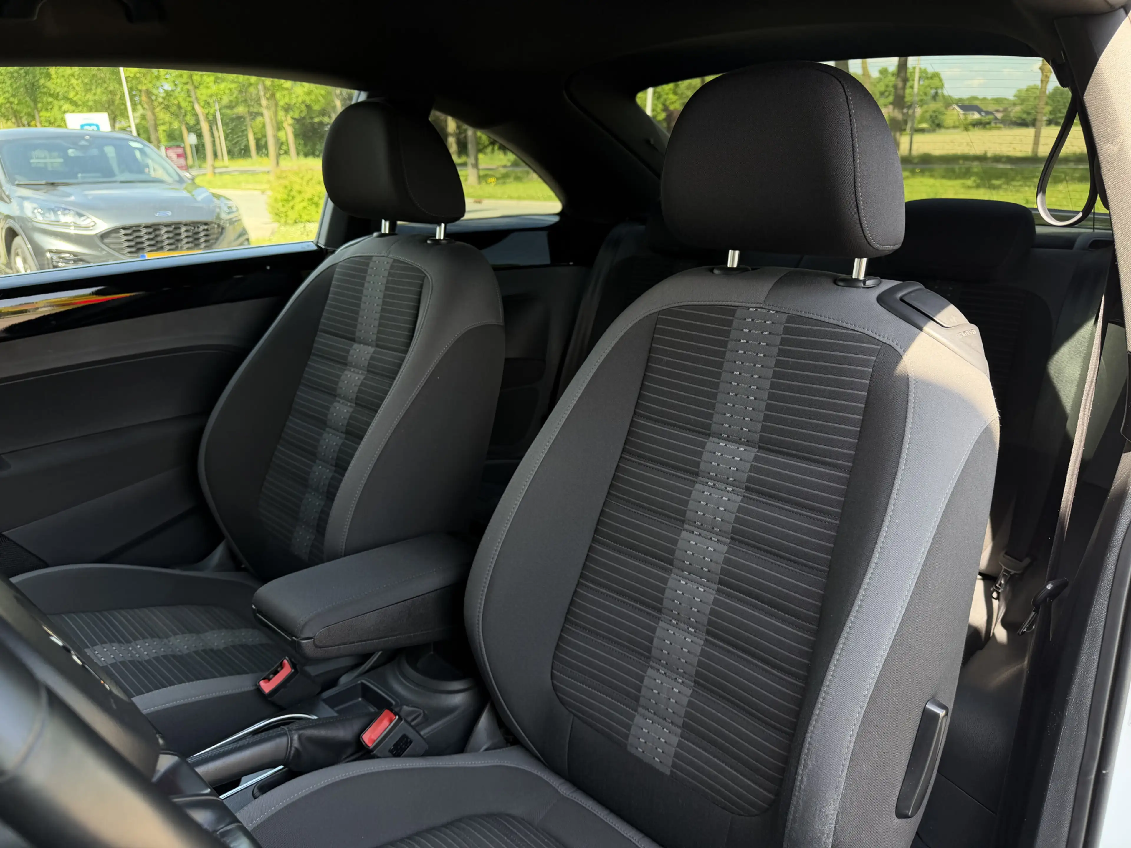 Volkswagen Beetle 1.4 TSI Trend Automaat / Sportstoelen / Carplay / — photo 4