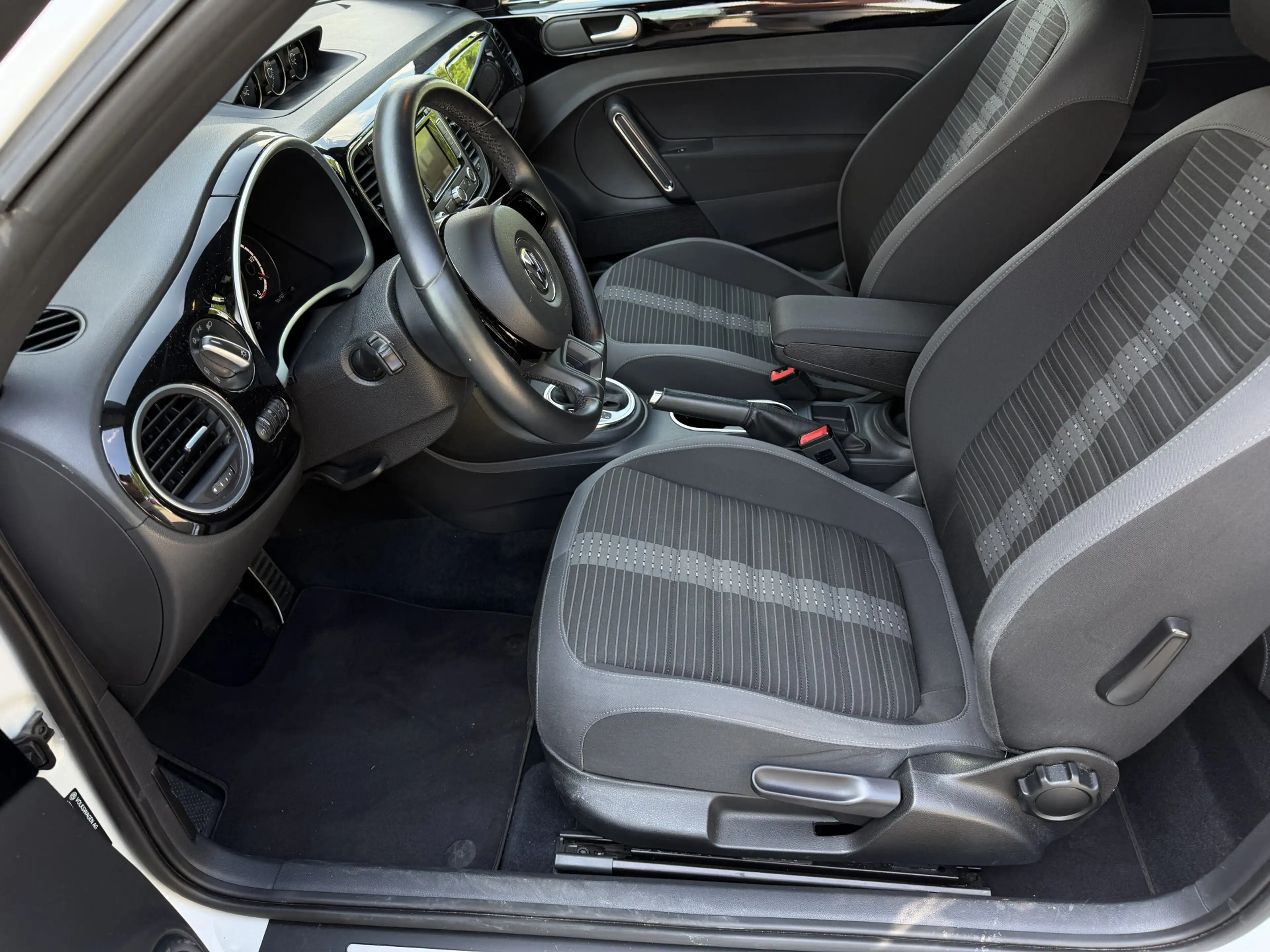 Volkswagen Beetle 1.4 TSI Trend Automaat / Sportstoelen / Carplay / — photo 3