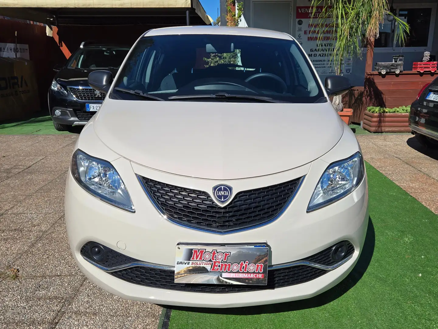 Lancia Ypsilon III  1.3 mjt Silver s Bílá - 2