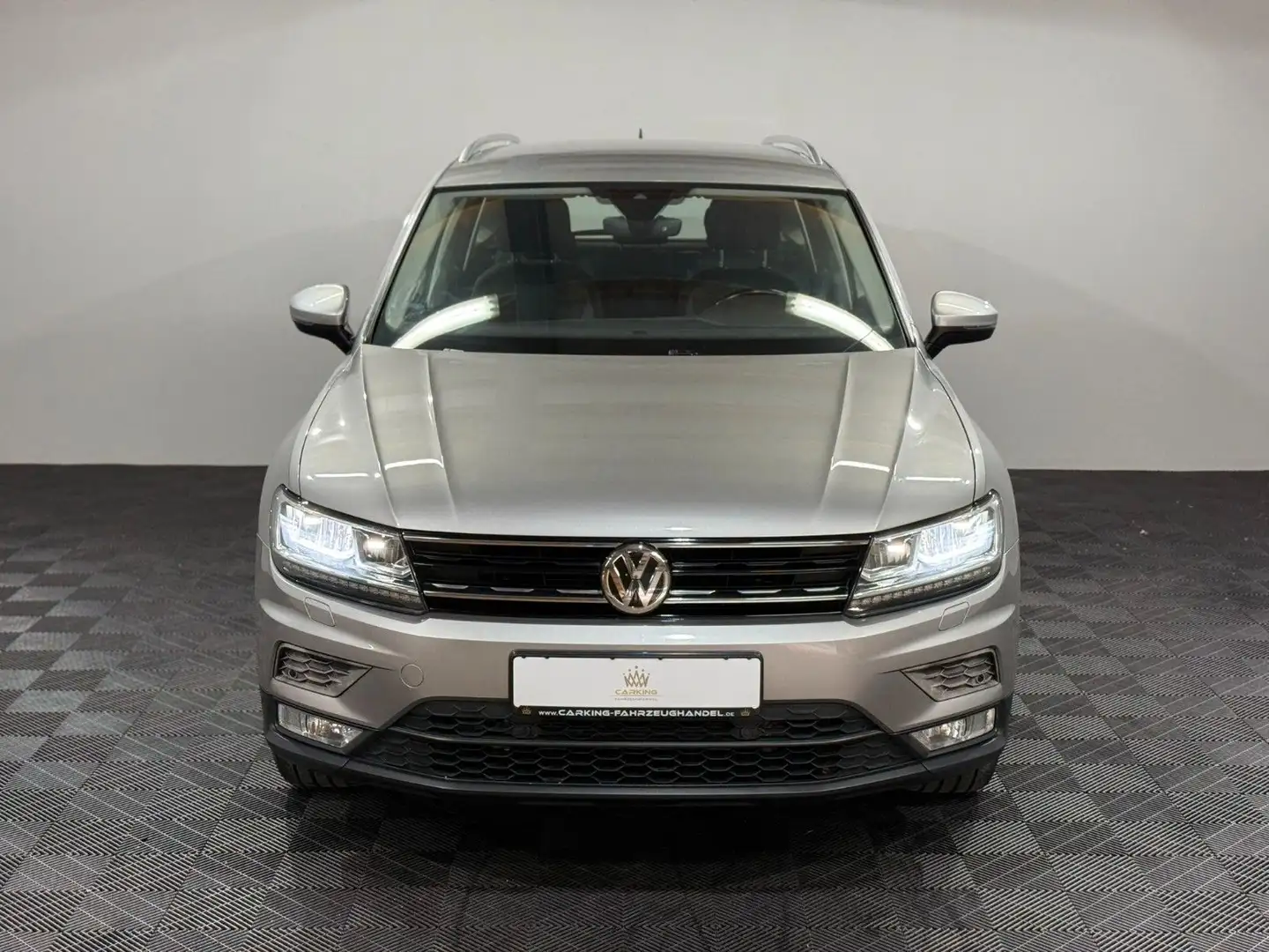Volkswagen Tiguan Comfortline 4Motion / DSG / LED / NAVI Silber - 2