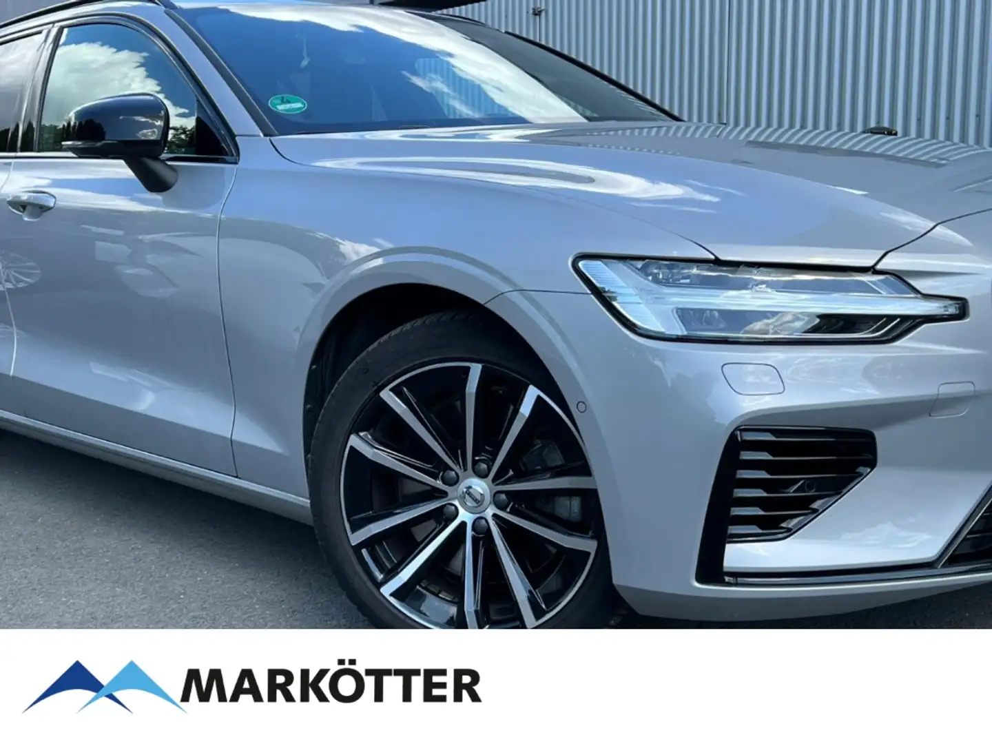 Volvo V60 T6 AWD Plus Dark Recharge 360CAM/AHK/ACC/ Silber - 2