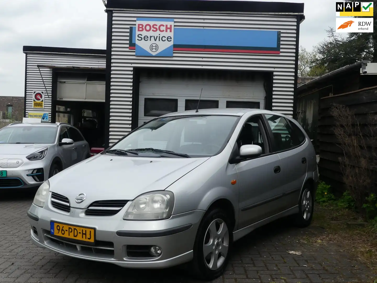 Nissan Almera Tino 1.8 Tekna Climate Control 5-Drs Lmv APK t/m 10-202 Gris - 1