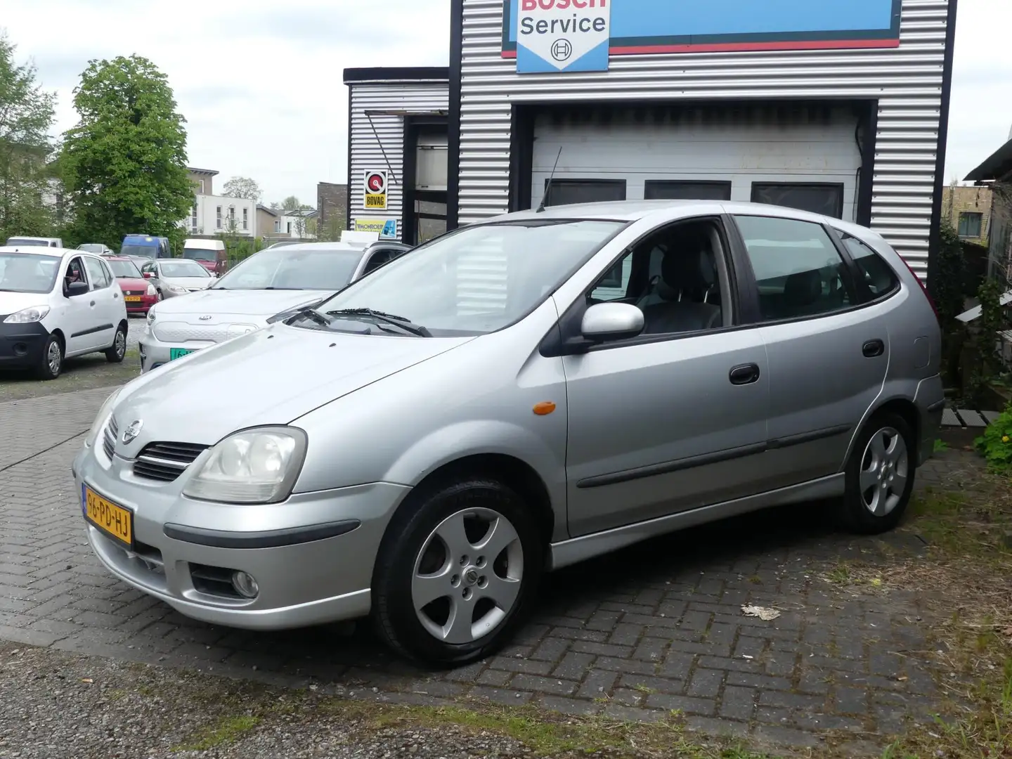 Nissan Almera Tino 1.8 Tekna Climate Control 5-Drs Lmv APK t/m 10-202 Gris - 2