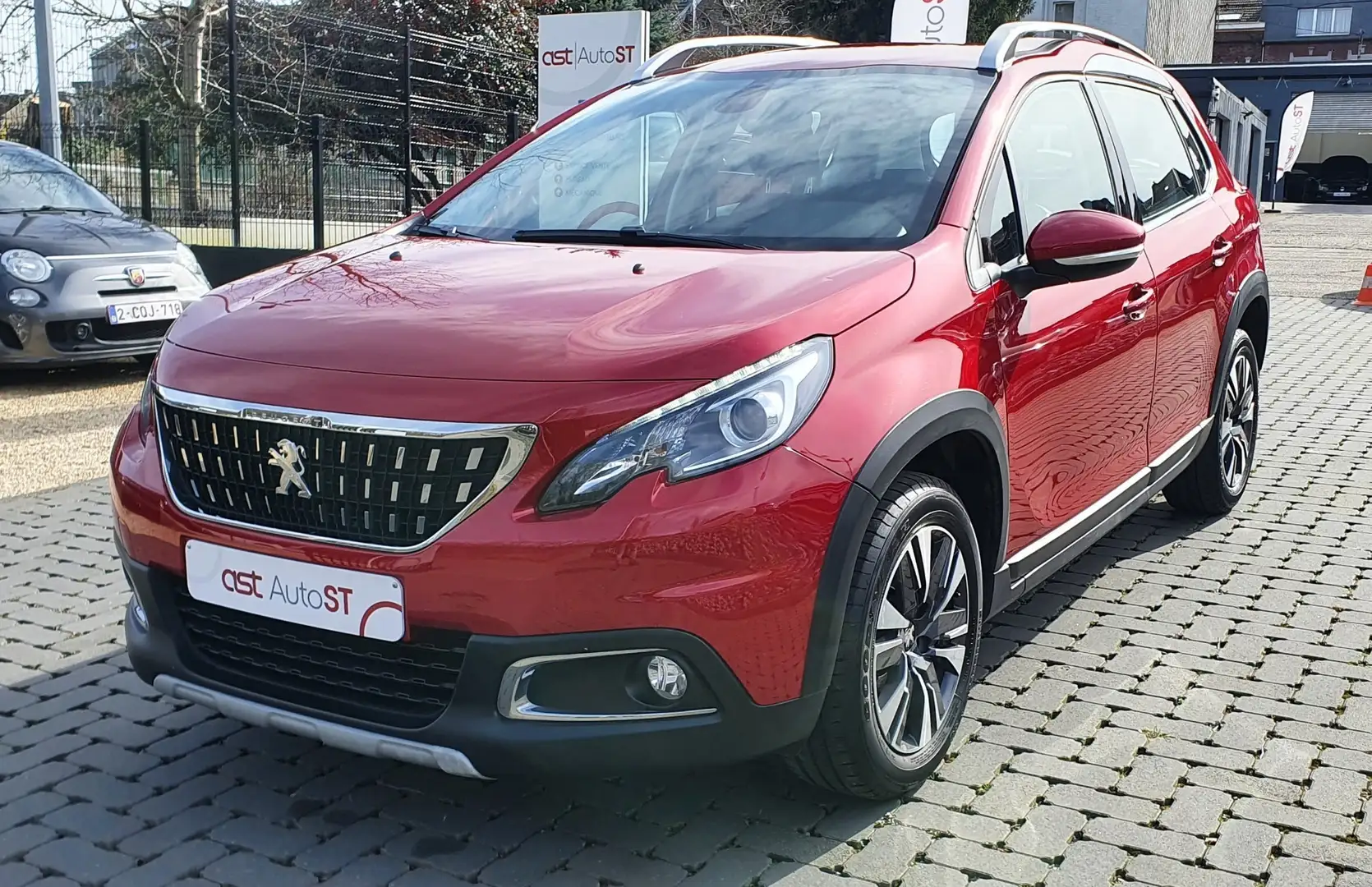 Peugeot 2008 1.2 PureTech Allure / Garantie / 1er Propriétaire Rouge - 1