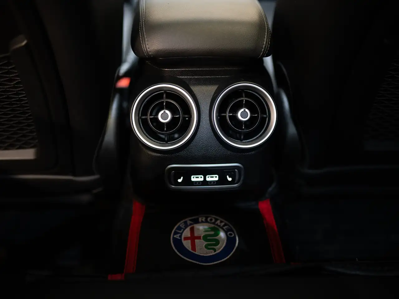 Alfa Romeo Giulia снимка Alfa Romeo Giulia