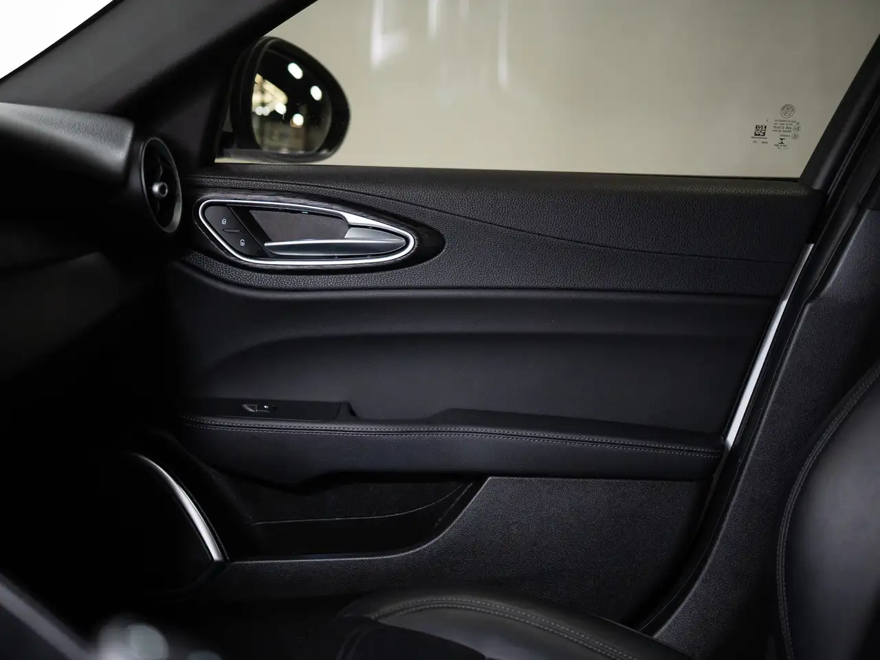 Alfa Romeo Giulia снимка Alfa Romeo Giulia