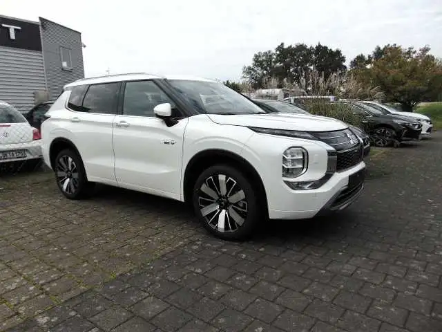 Mitsubishi Outlander 2.4L PHEV TOP