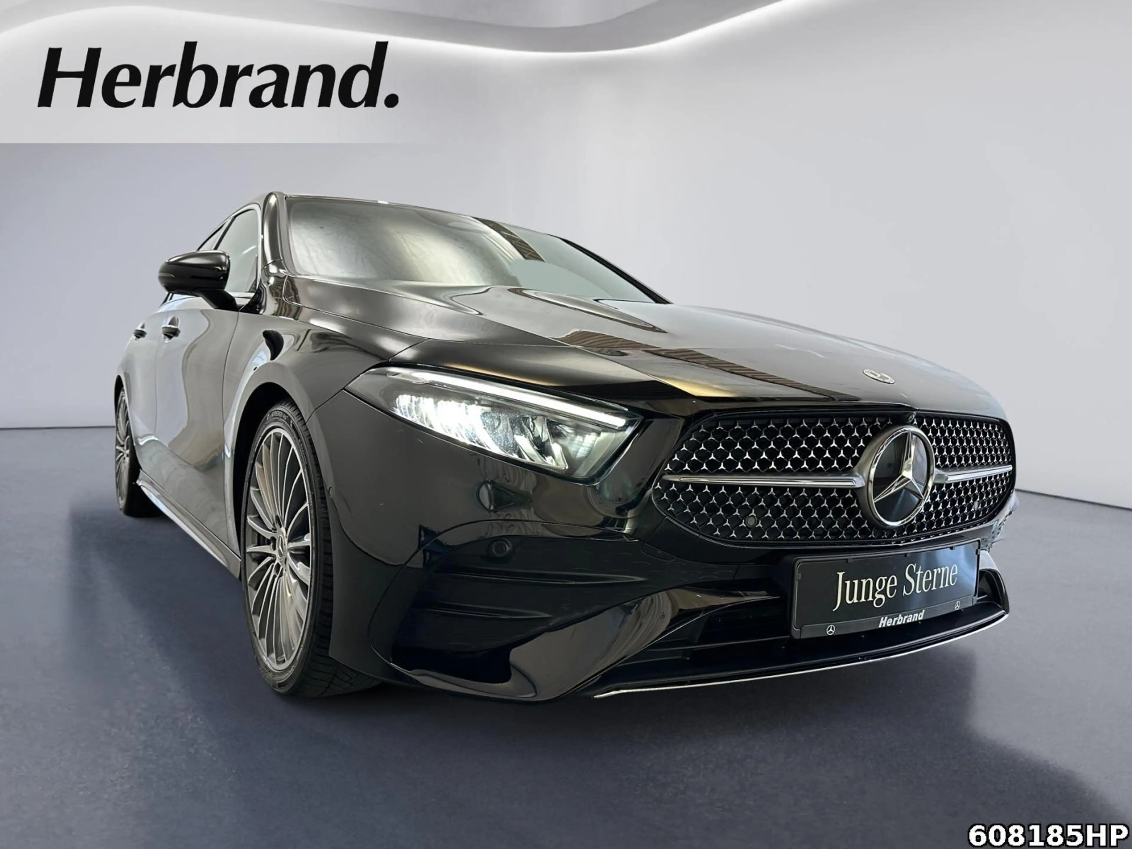 Mercedes-Benz A 220 AMG Line Pano AHK 360° Sound Ambiente 19" — photo 2