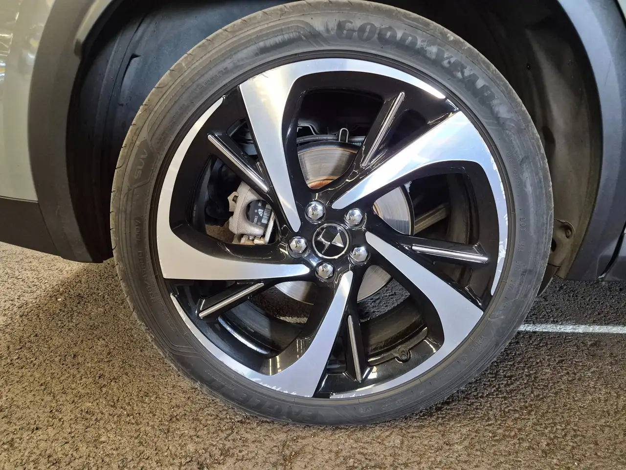 DS Automobiles DS 7 2024 — фото 11