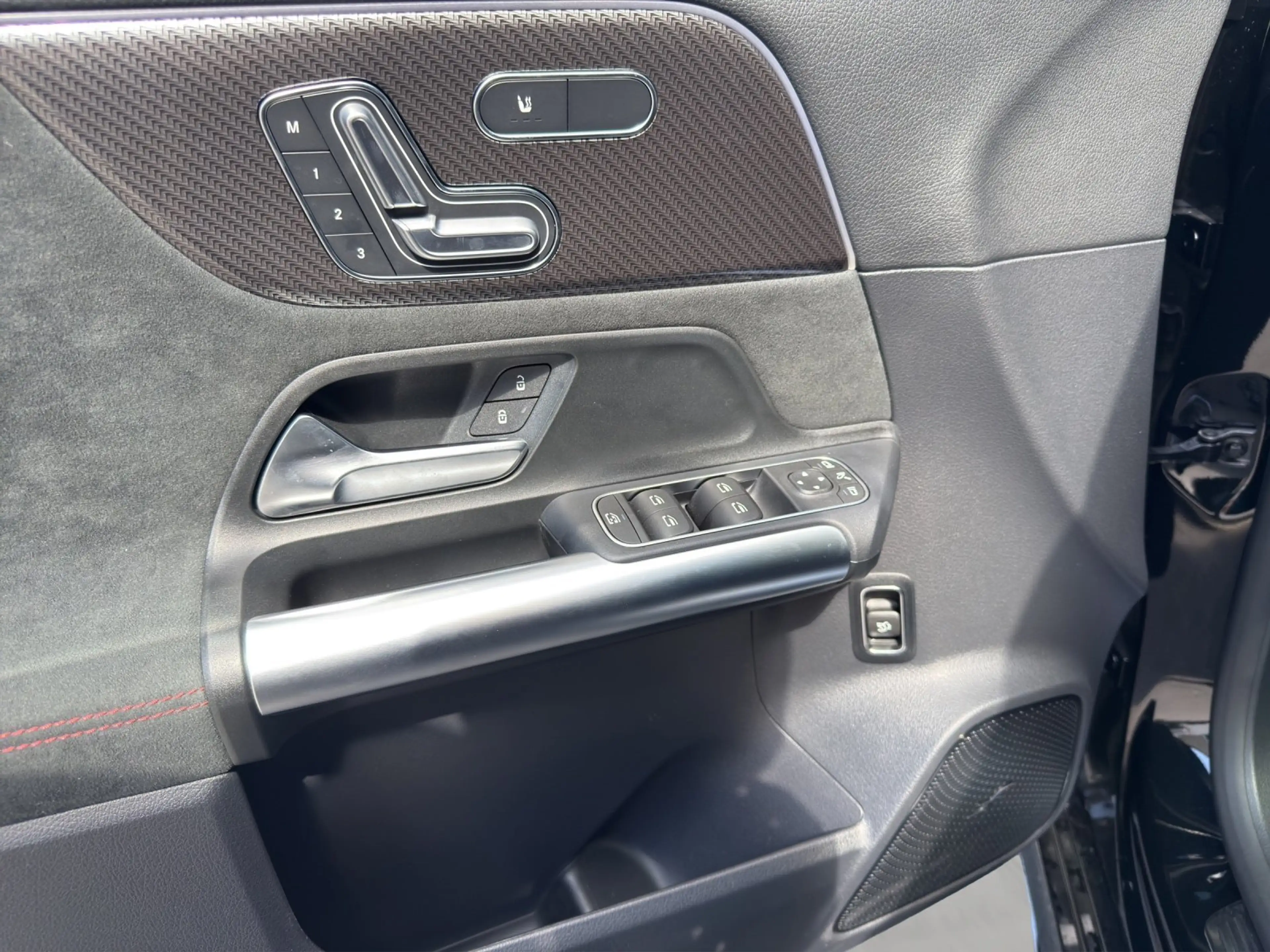 Mercedes-Benz B 220 4M AMG Premi+ AHK Memo MLED Pano HUD KeyGo — photo 12