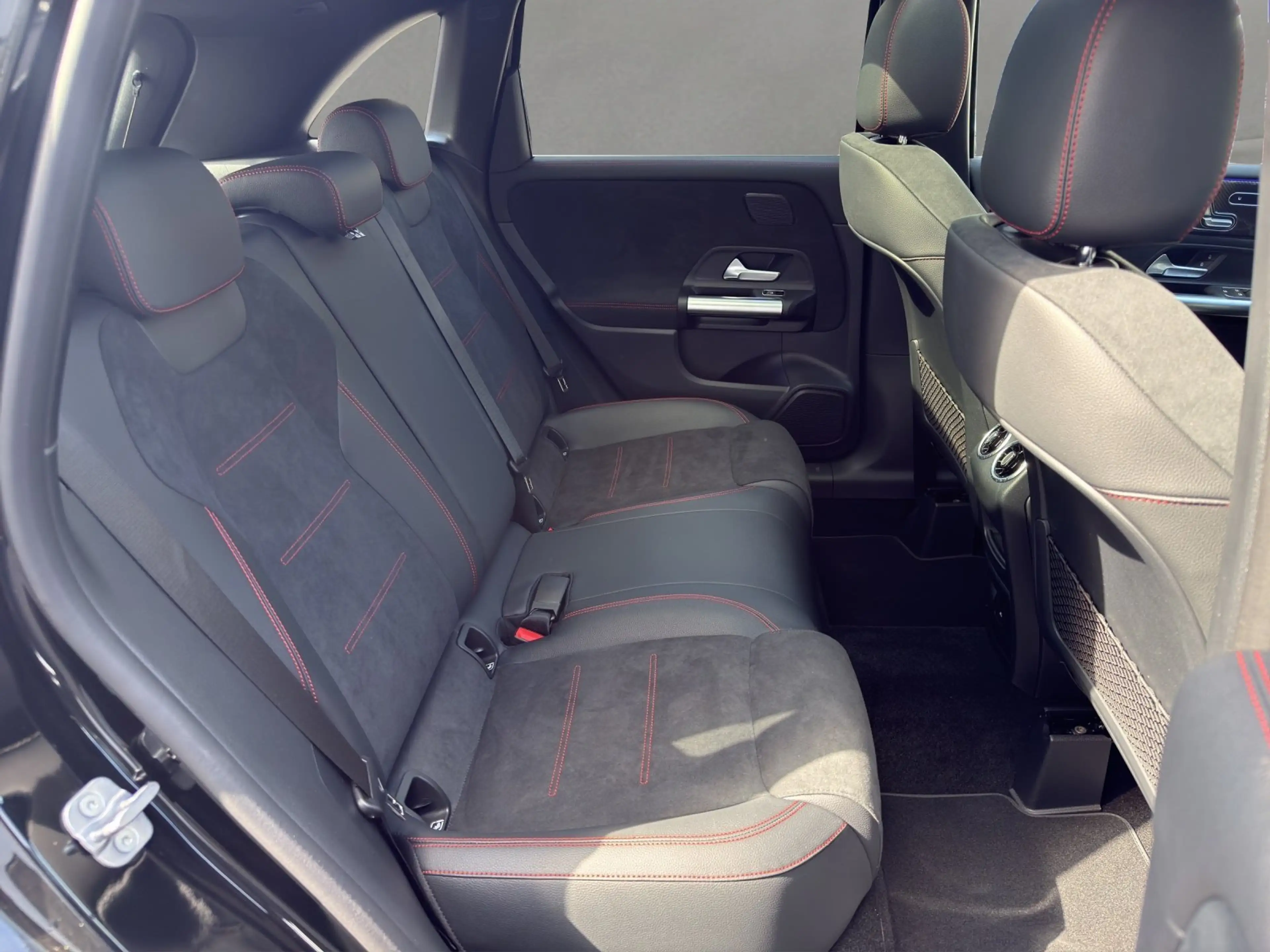 Mercedes-Benz B 220 4M AMG Premi+ AHK Memo MLED Pano HUD KeyGo — photo 14