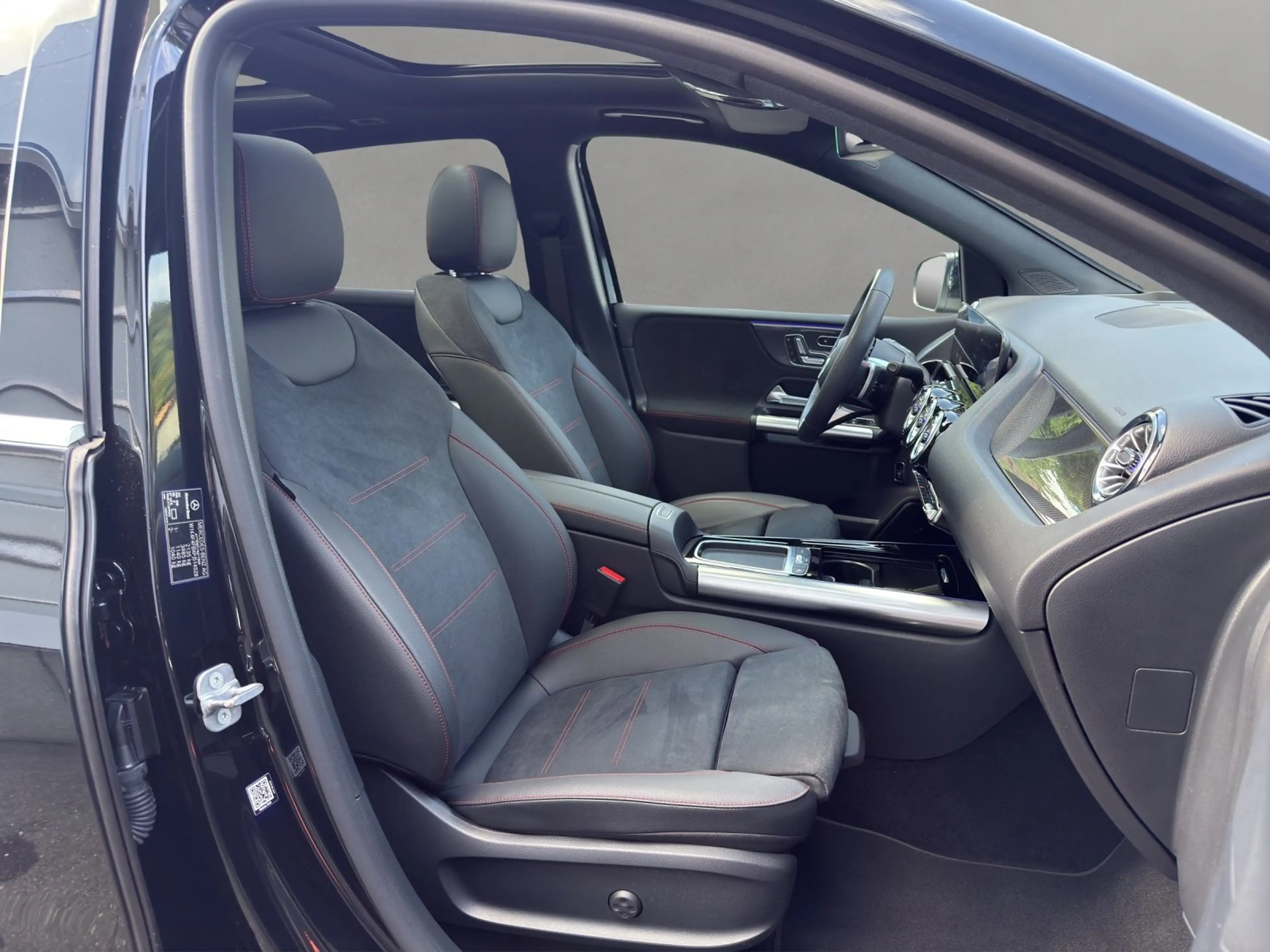 Mercedes-Benz B 220 4M AMG Premi+ AHK Memo MLED Pano HUD KeyGo — photo 7