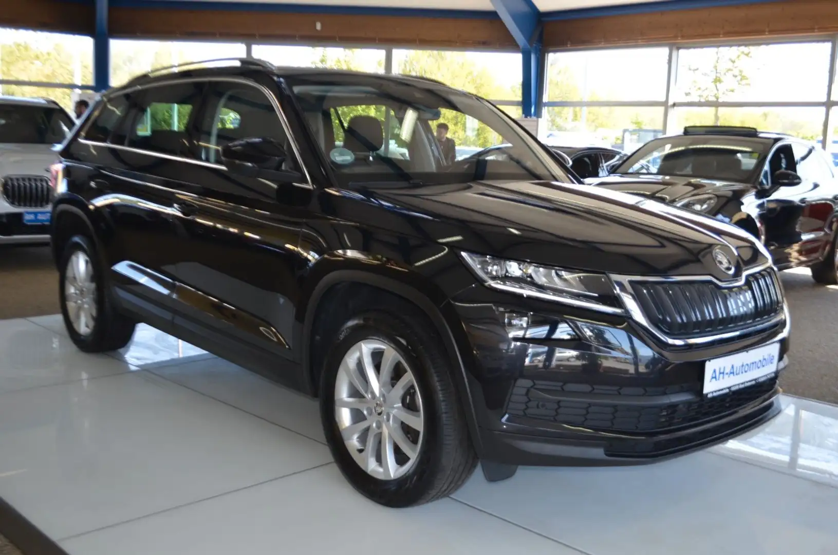 Skoda Kodiaq Style 4x4 AUTOMATIK / XENON / NAVI / PDC Schwarz - 2
