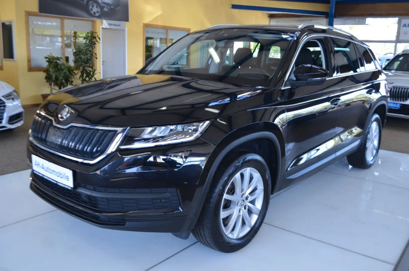Skoda Kodiaq Style 4x4 AUTOMATIK / XENON / NAVI / PDC Schwarz - 1