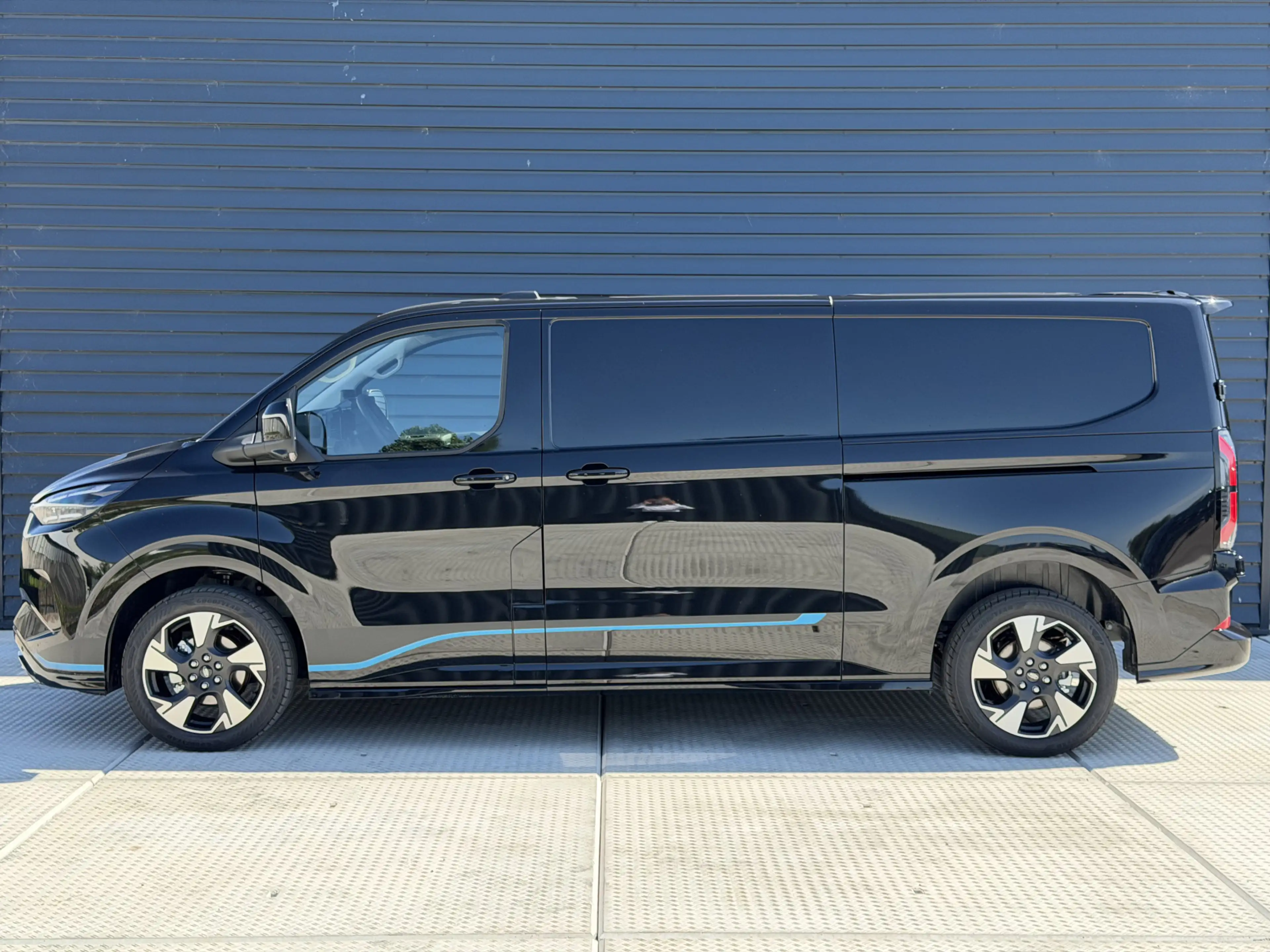 Ford E-Transit Cust. 340 L2H1 Sport 71 kWh | 360 Camera | B&O Aud — photo 5