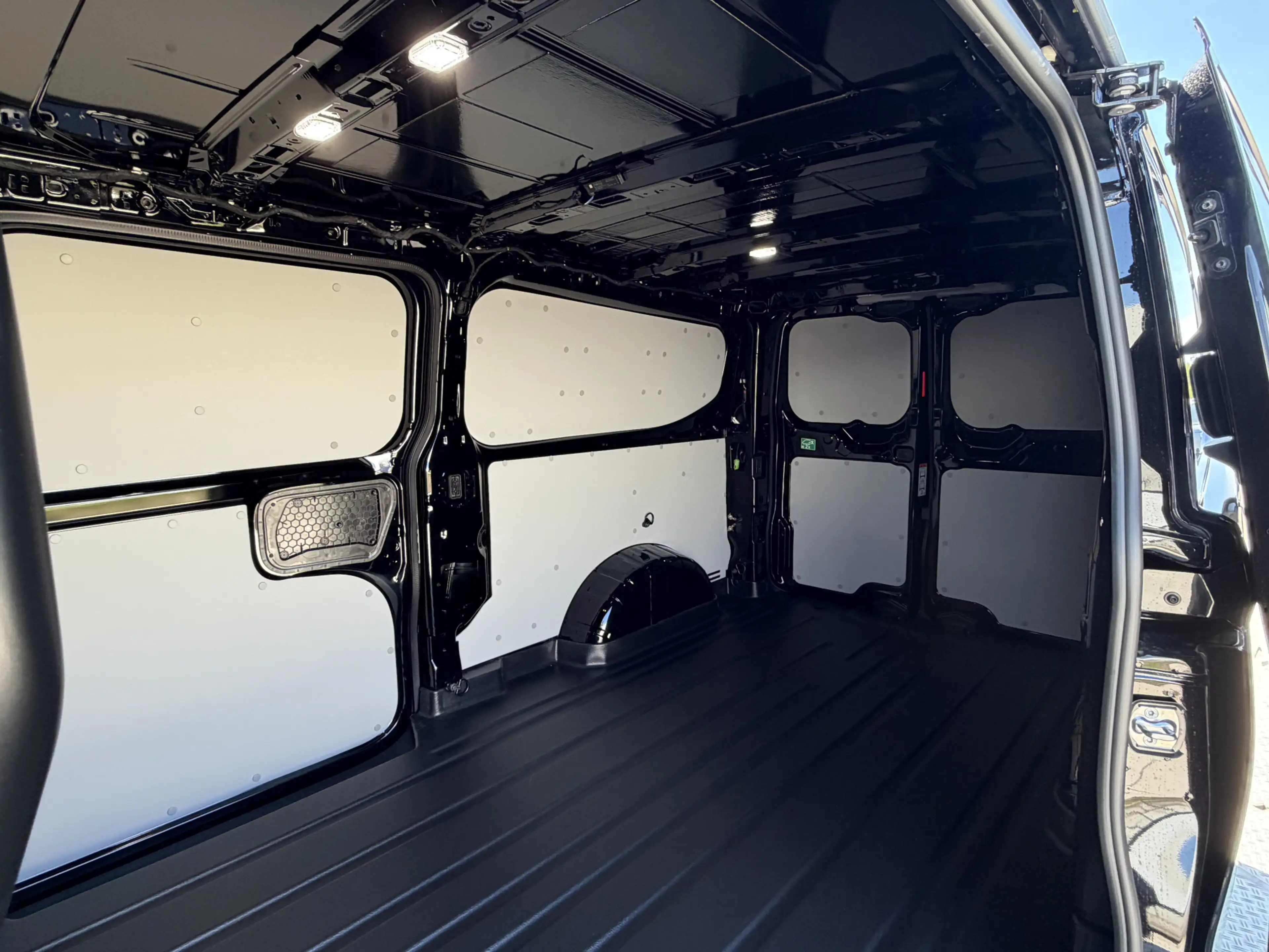 Ford E-Transit Cust. 340 L2H1 Sport 71 kWh | 360 Camera | B&O Aud — photo 7
