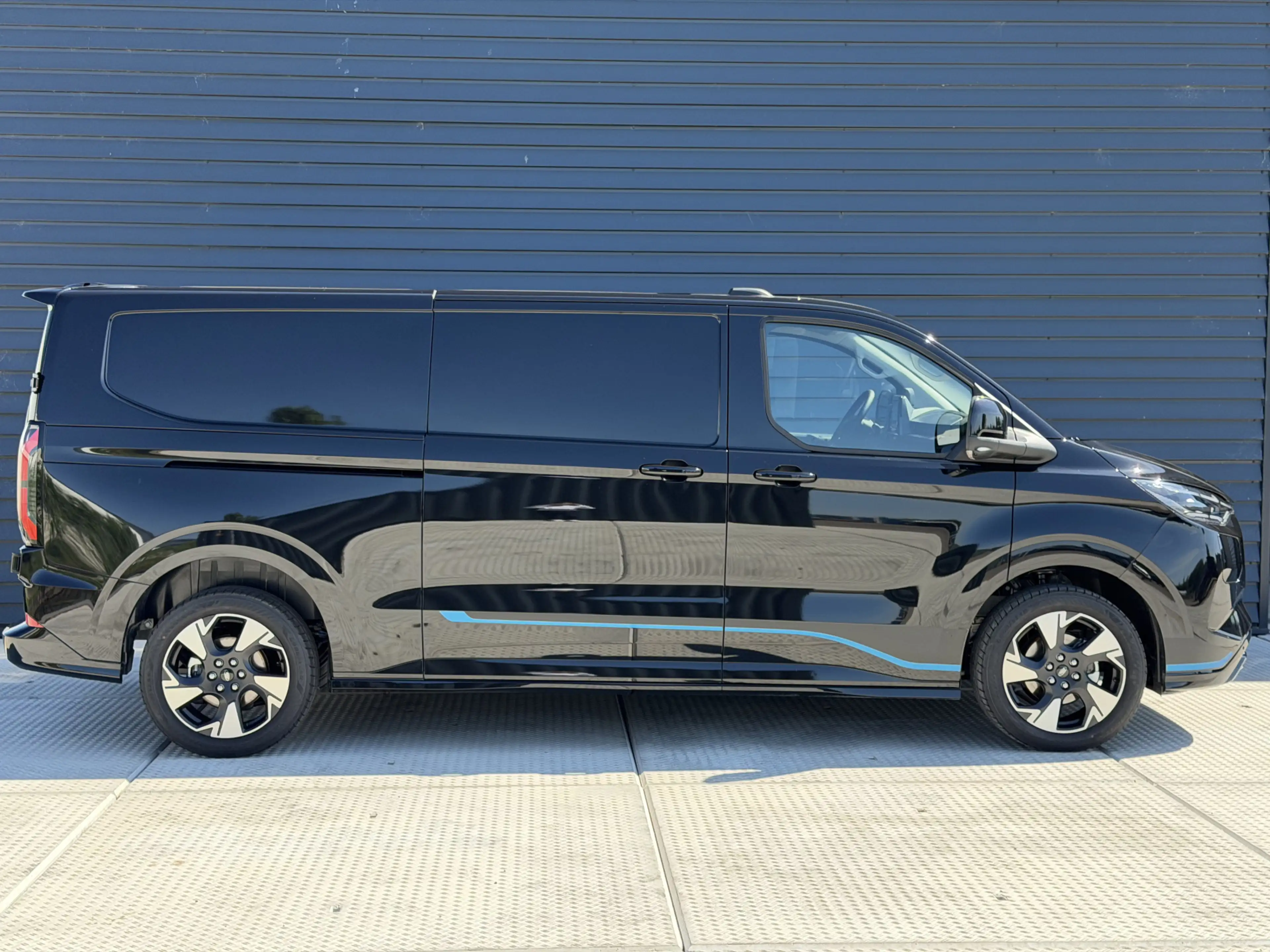 Ford E-Transit Cust. 340 L2H1 Sport 71 kWh | 360 Camera | B&O Aud — photo 4