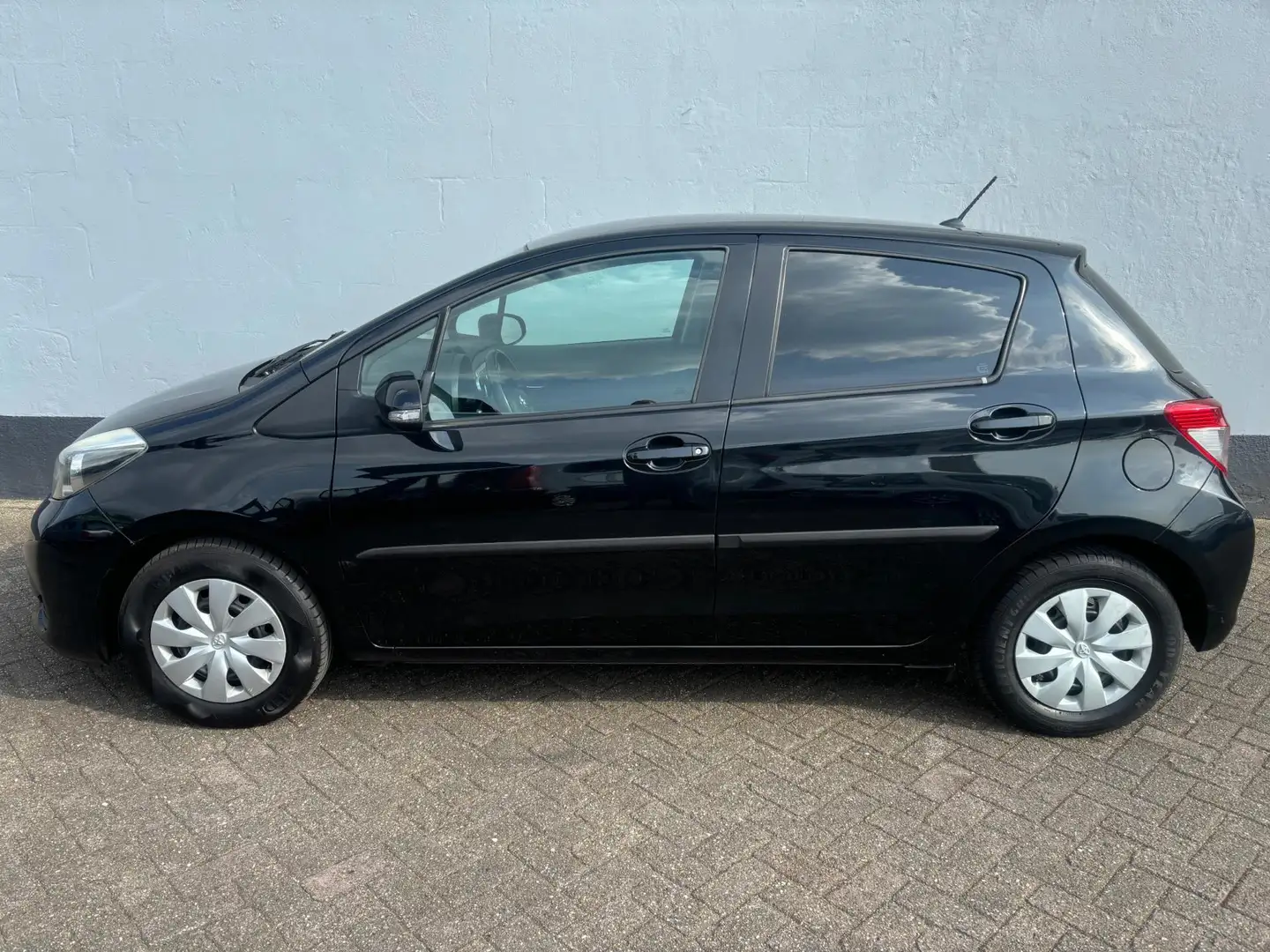 Toyota Yaris 1.0 VVT-i Aspiration 5-Deurs - Navigatie Nero - 2