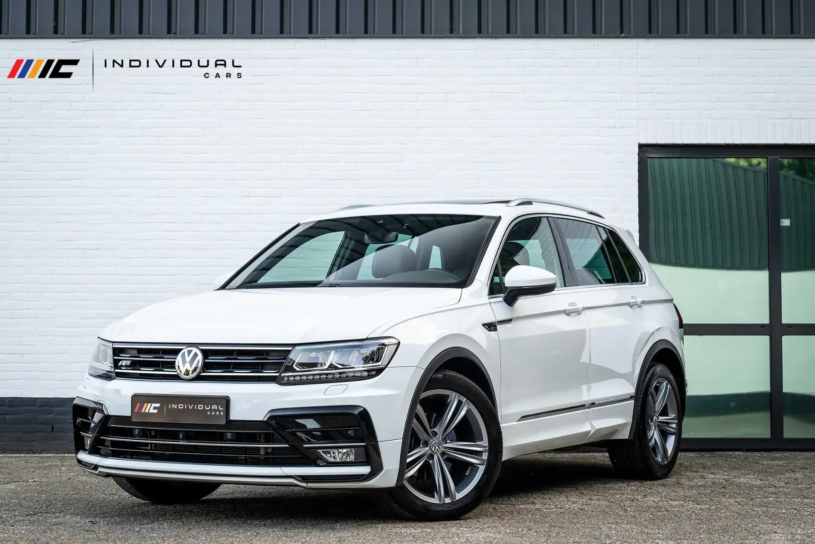 Volkswagen Tiguan 1.5 TSI ACT R-Line 150pk Panorama Trekhaak Wit - 1