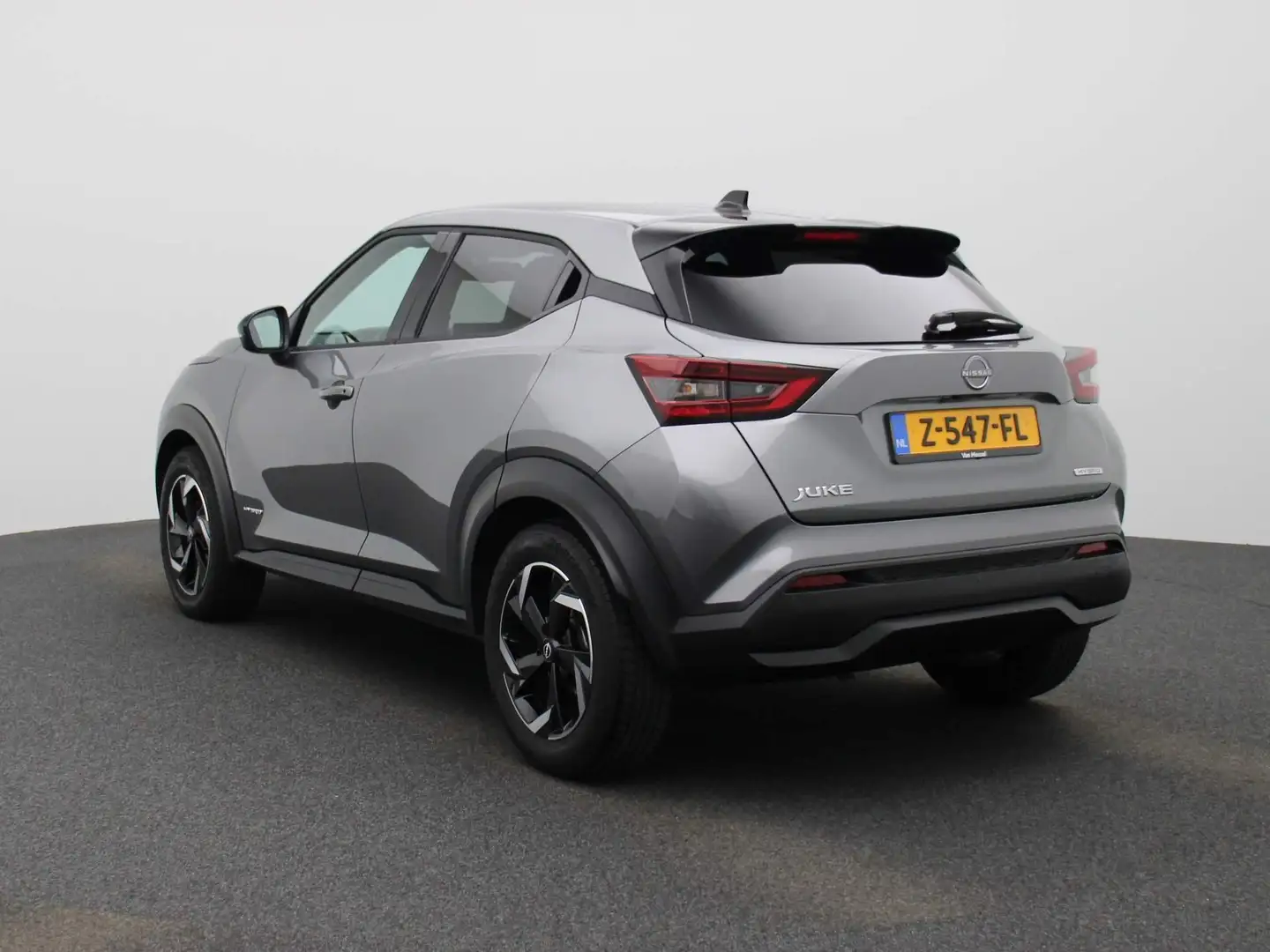 Nissan Juke 1.6 Hybrid N-Connecta 143pk | Automaat | Navigatie Gris - 2