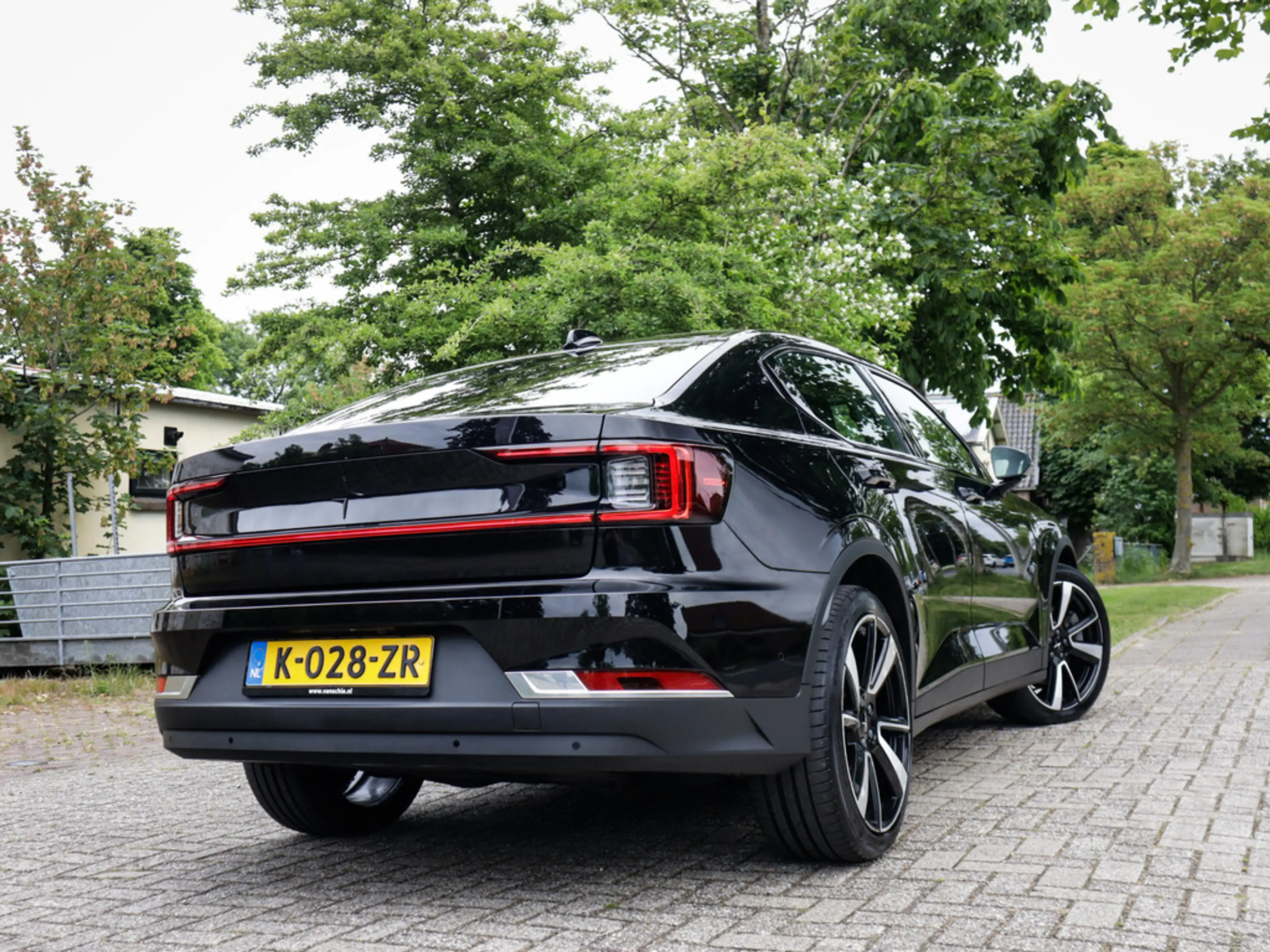 Polestar 2 Long Range Dual Motor Launch Edition 78kWh 1e-Eig. — photo 2