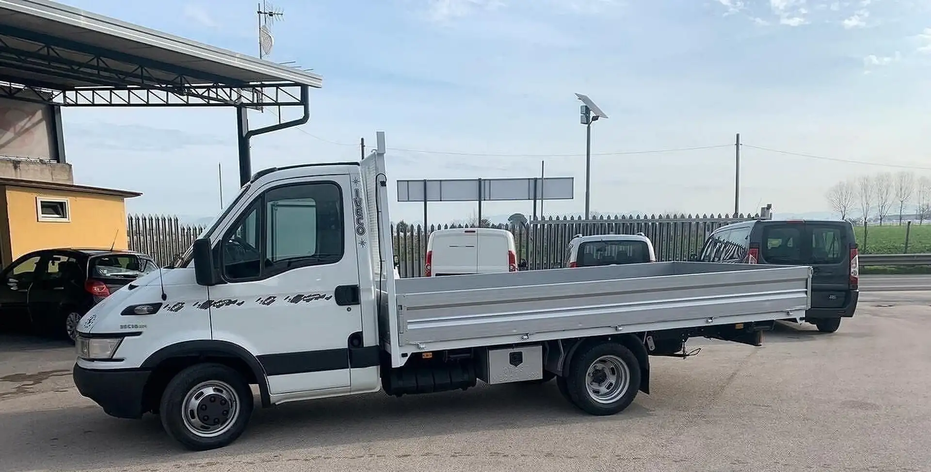 Iveco daily 35c10 cassone da 4 metri Blanco - 2