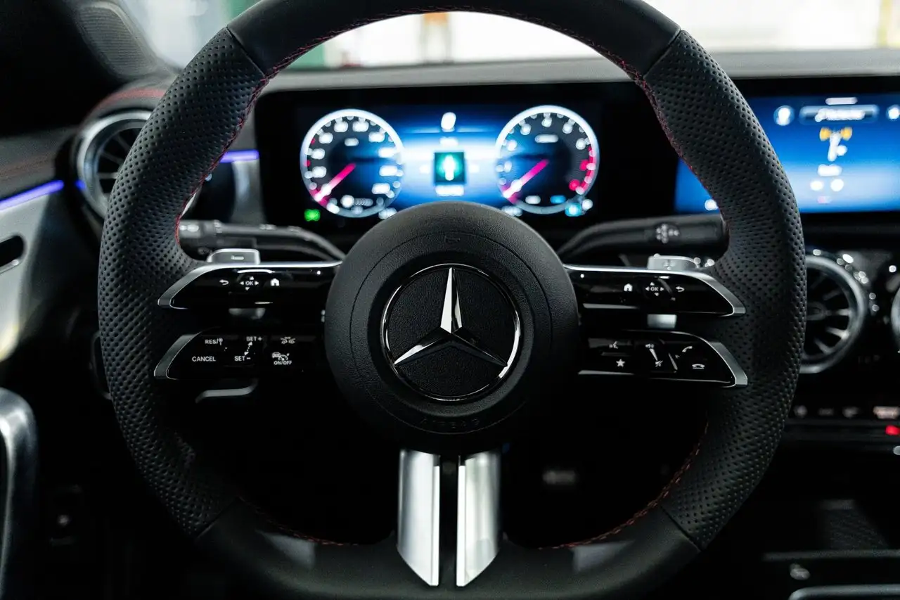 Mercedes-Benz CLA снимка Mercedes-Benz CLA