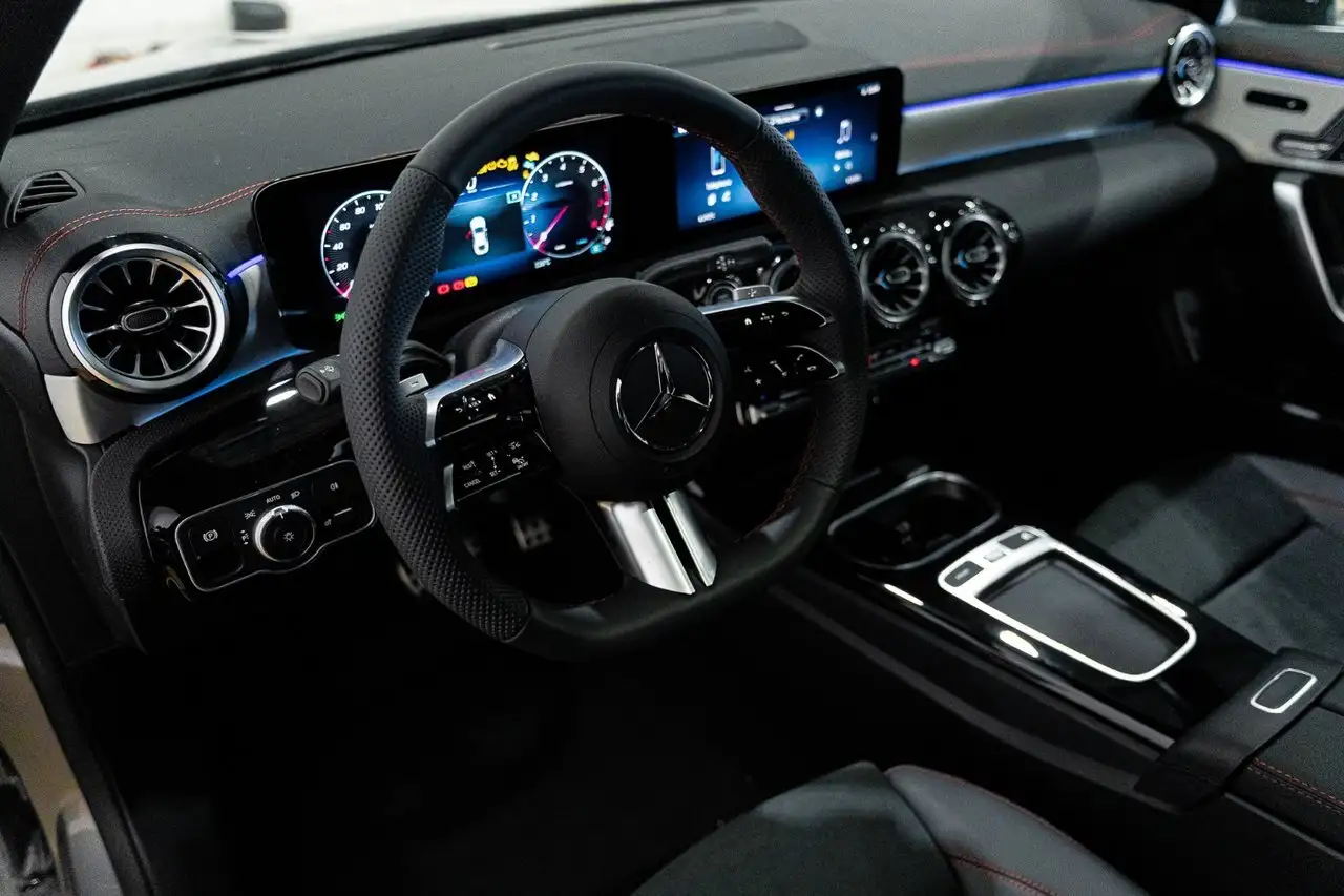 Mercedes-Benz CLA снимка Mercedes-Benz CLA