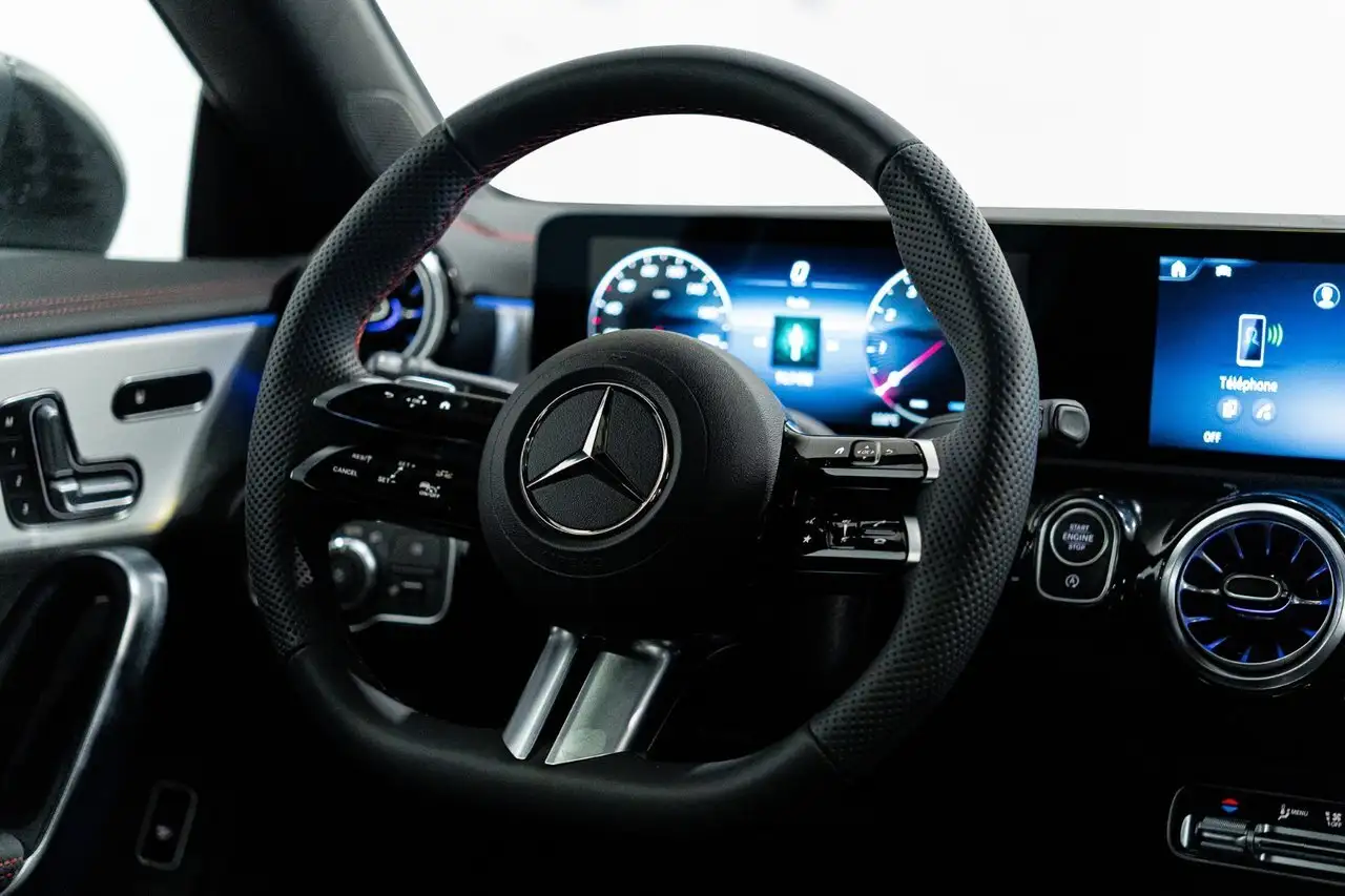Mercedes-Benz CLA снимка Mercedes-Benz CLA
