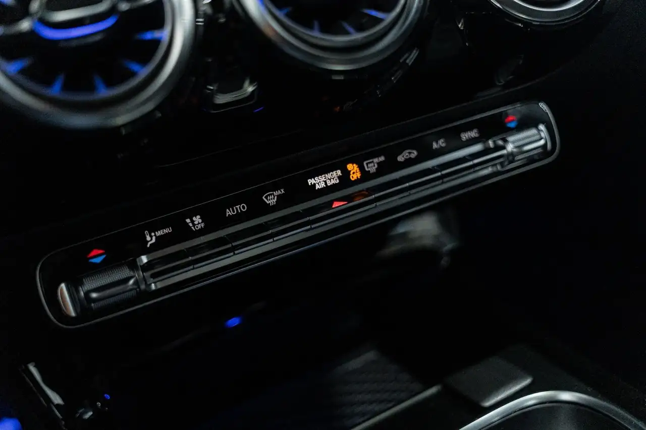 Mercedes-Benz CLA снимка Mercedes-Benz CLA
