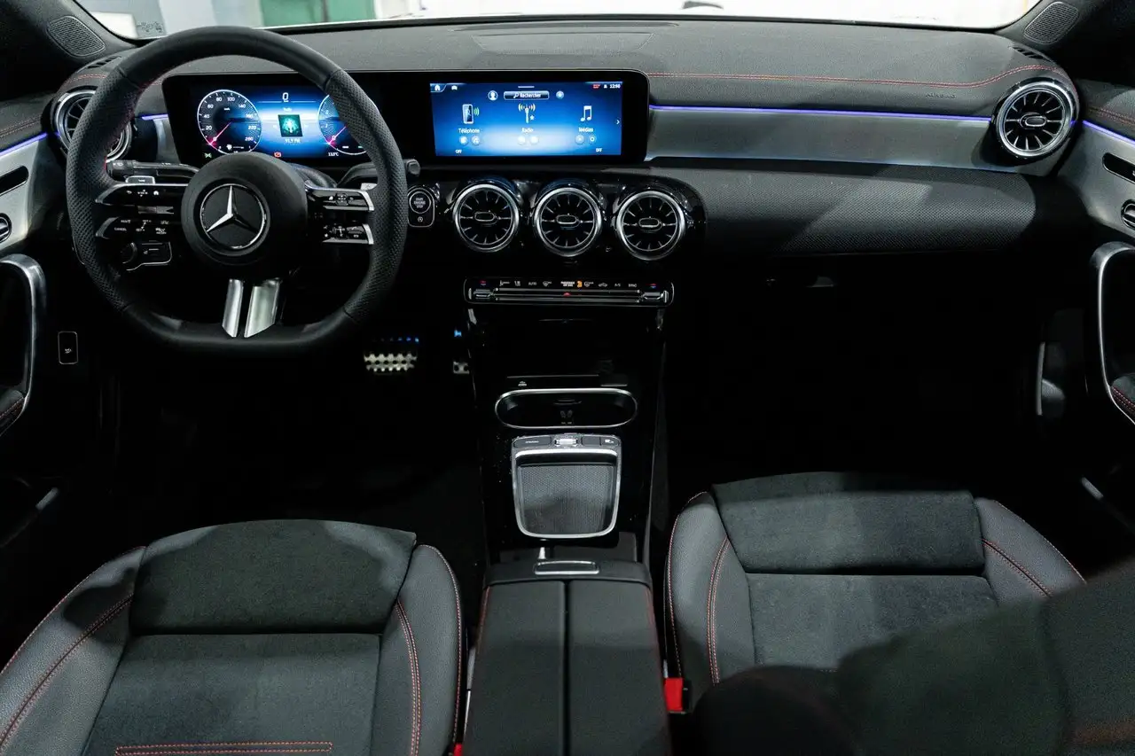 Mercedes-Benz CLA снимка Mercedes-Benz CLA