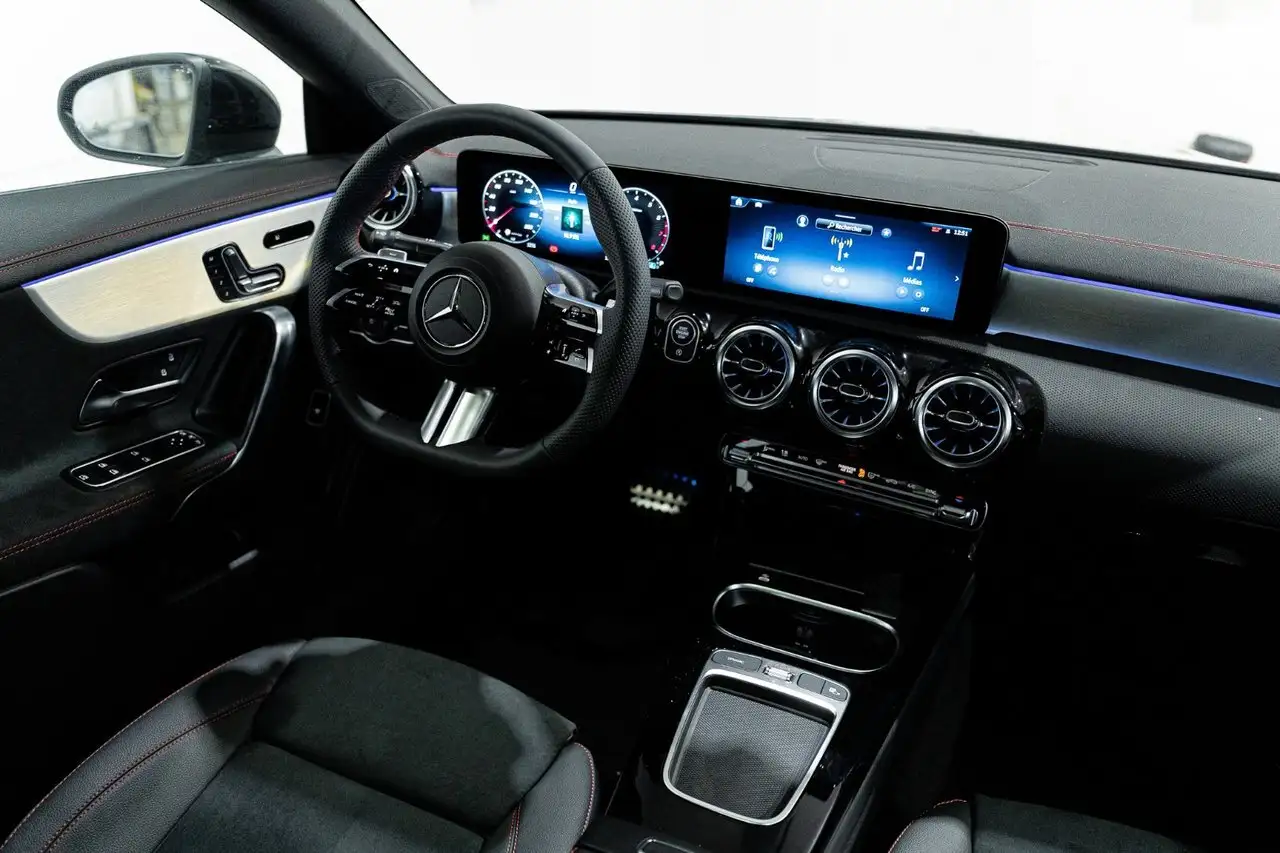 Mercedes-Benz CLA снимка Mercedes-Benz CLA