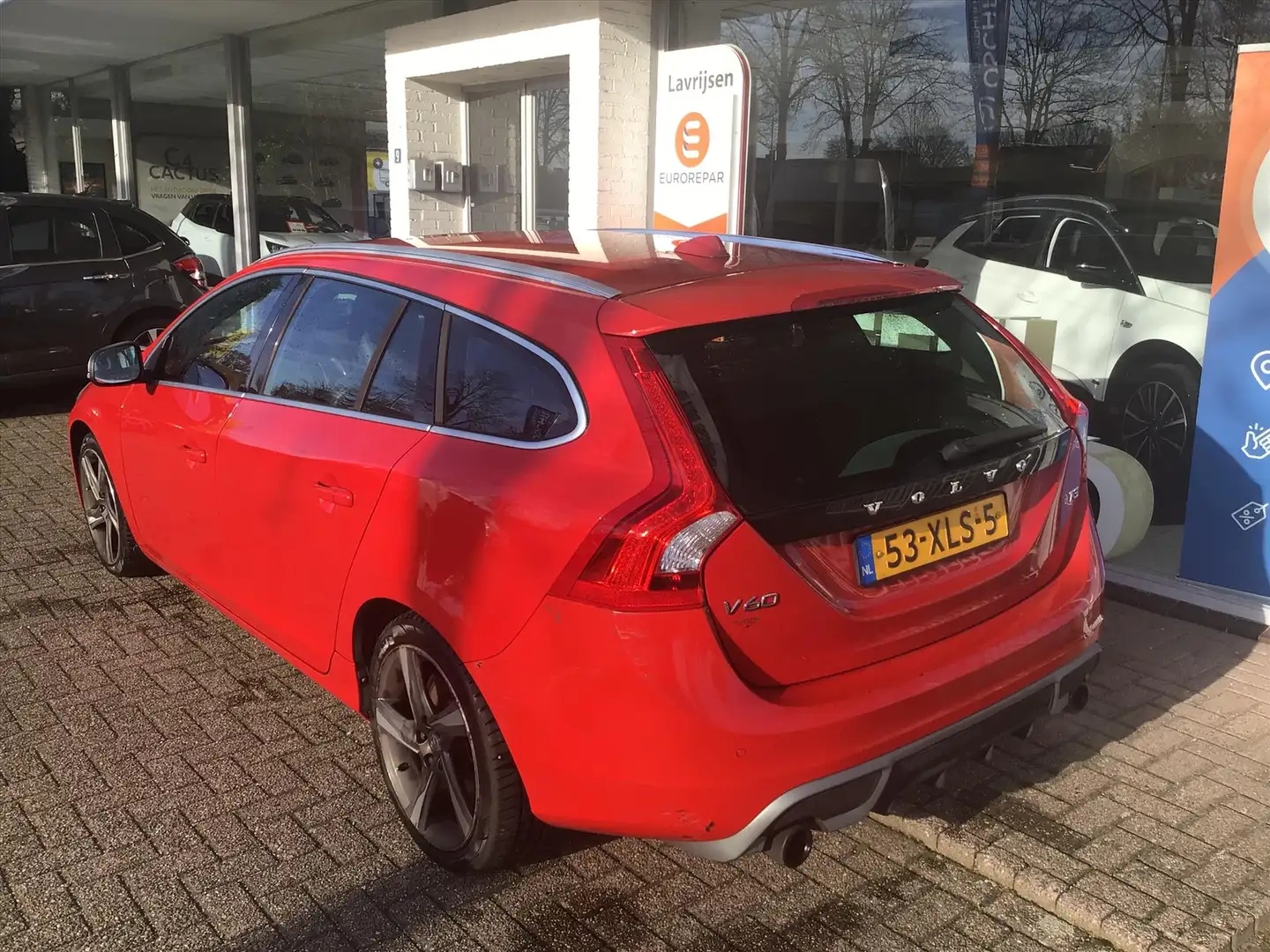 Volvo V60 T3 Start/Stop 150pk R-Design Rood - 2