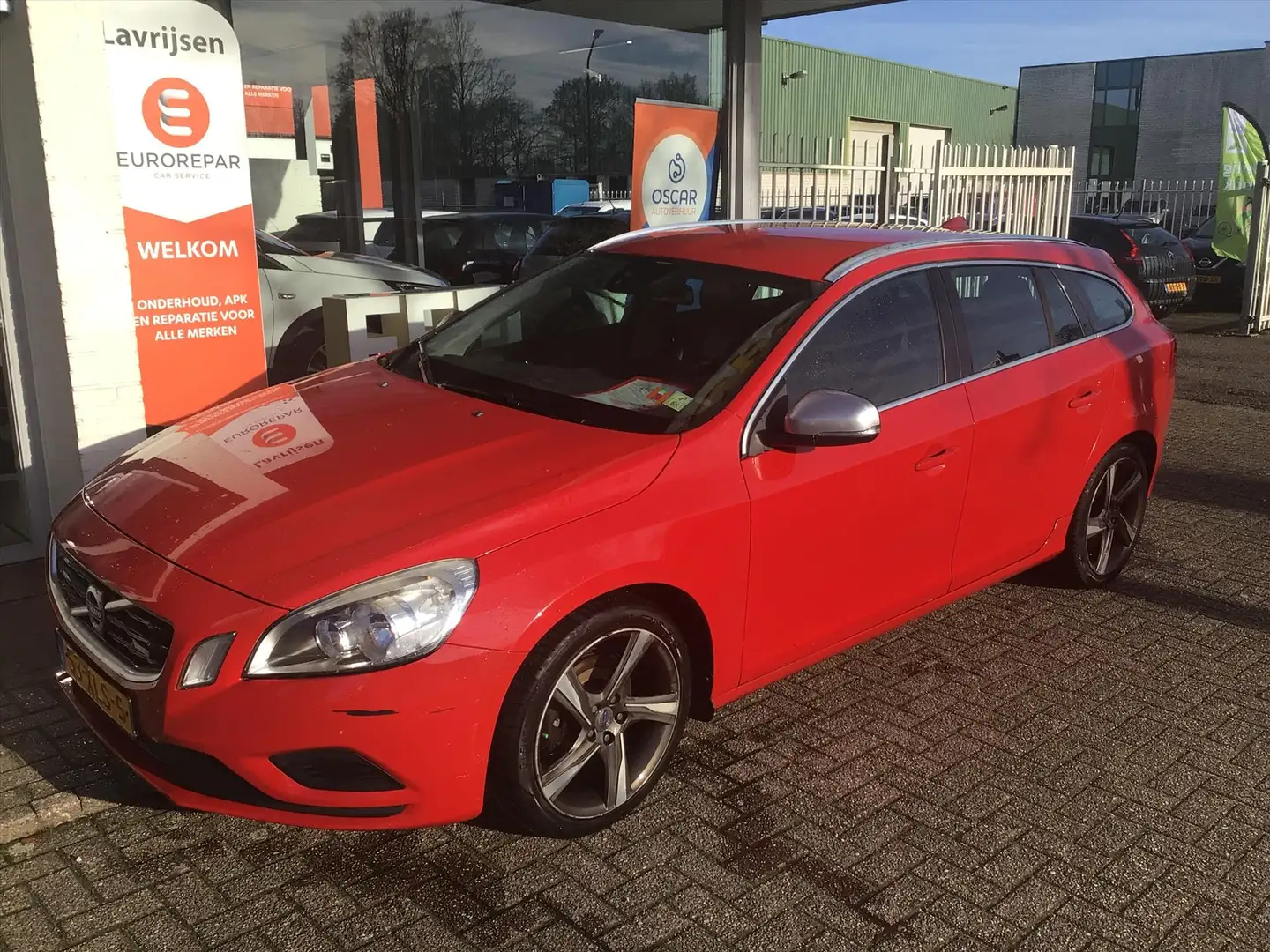 Volvo V60 T3 Start/Stop 150pk R-Design Rood - 1