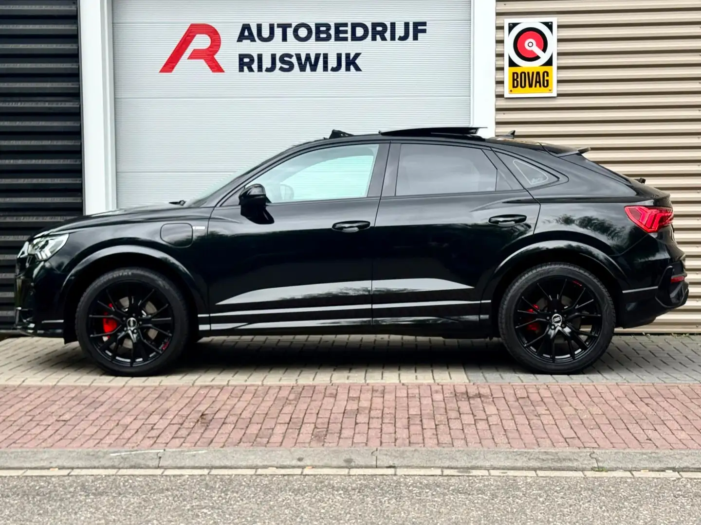 Audi Q3 Sportback 45 TFSI e S Edition Pano/Matrix/Ambiance Zwart - 2