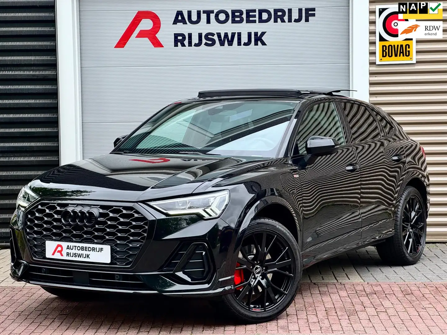 Audi Q3 Sportback 45 TFSI e S Edition Pano/Matrix/Ambiance Zwart - 1