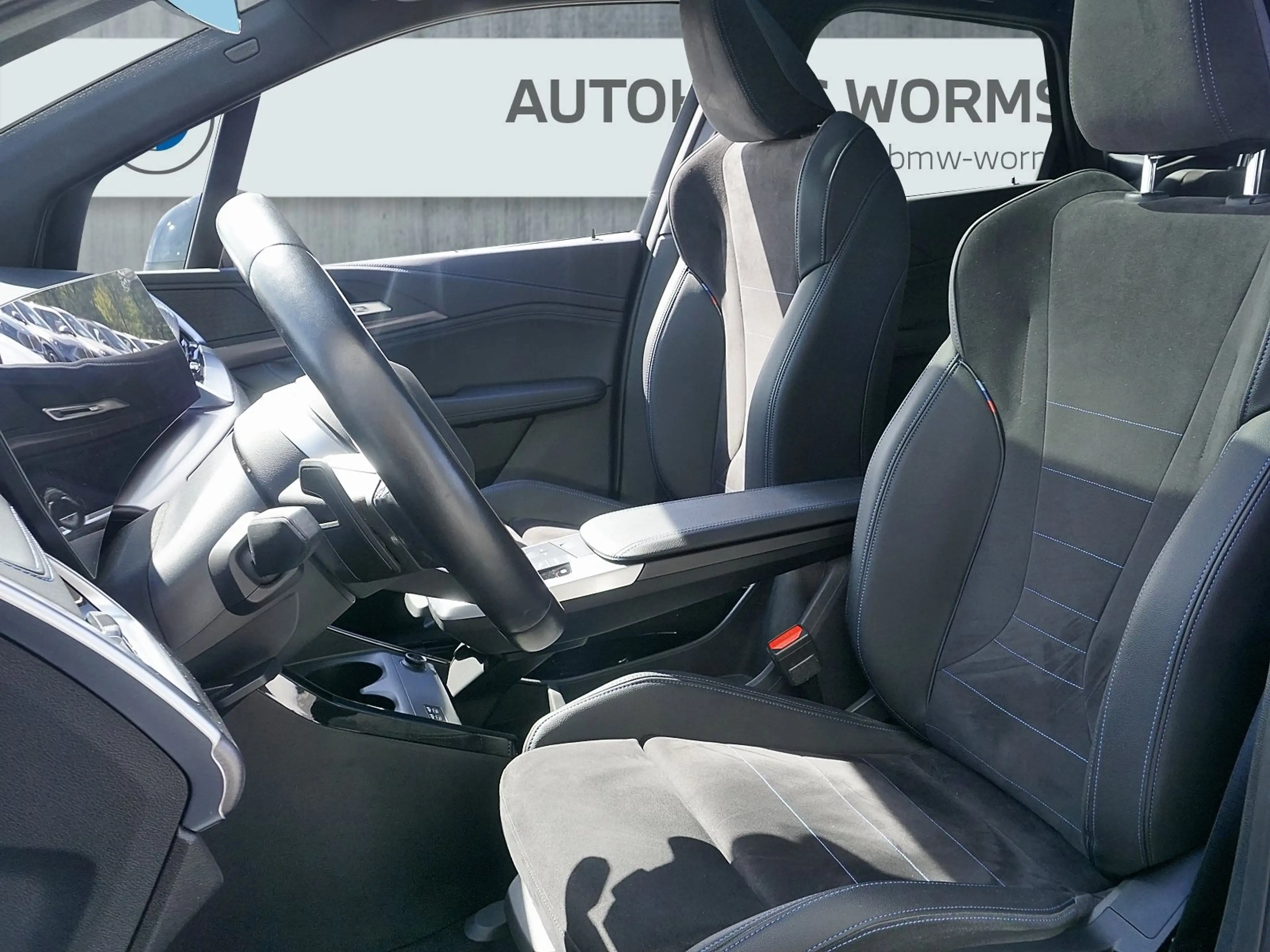 BMW 225 e xDrive Active Tourer — photo 7