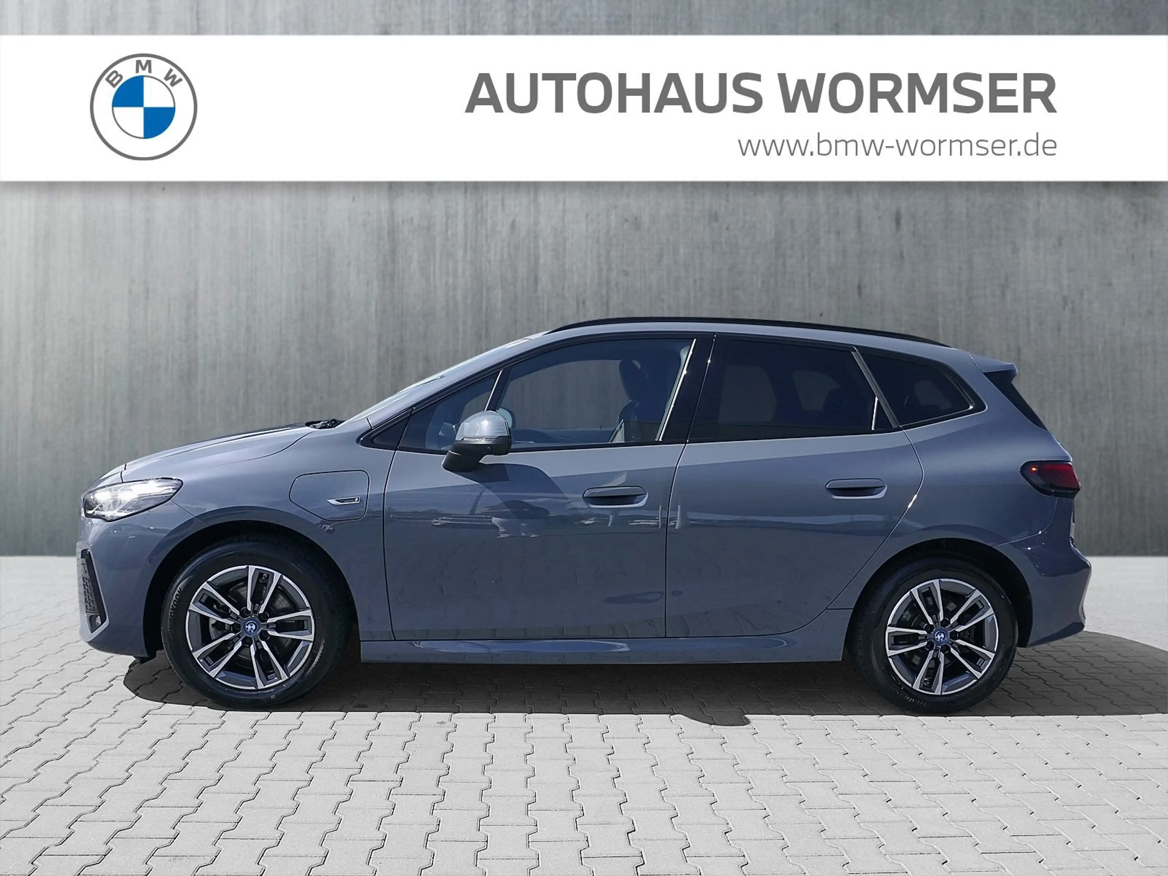 BMW 225 e xDrive Active Tourer — photo 4