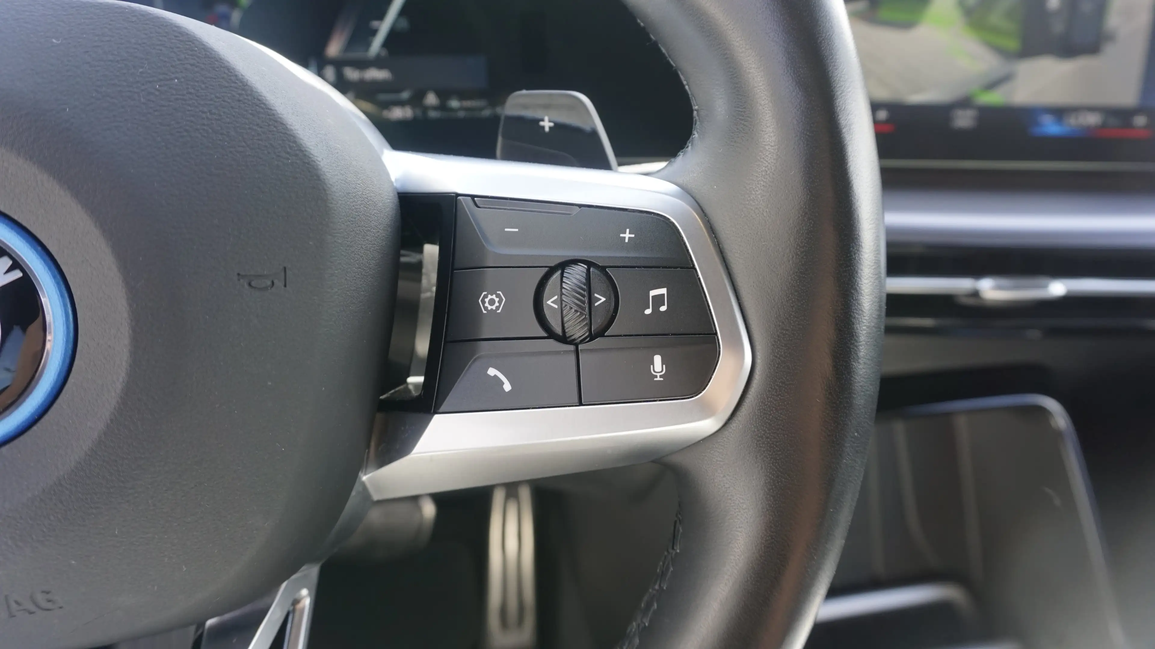BMW 225 e xDrive Active Tourer — photo 15