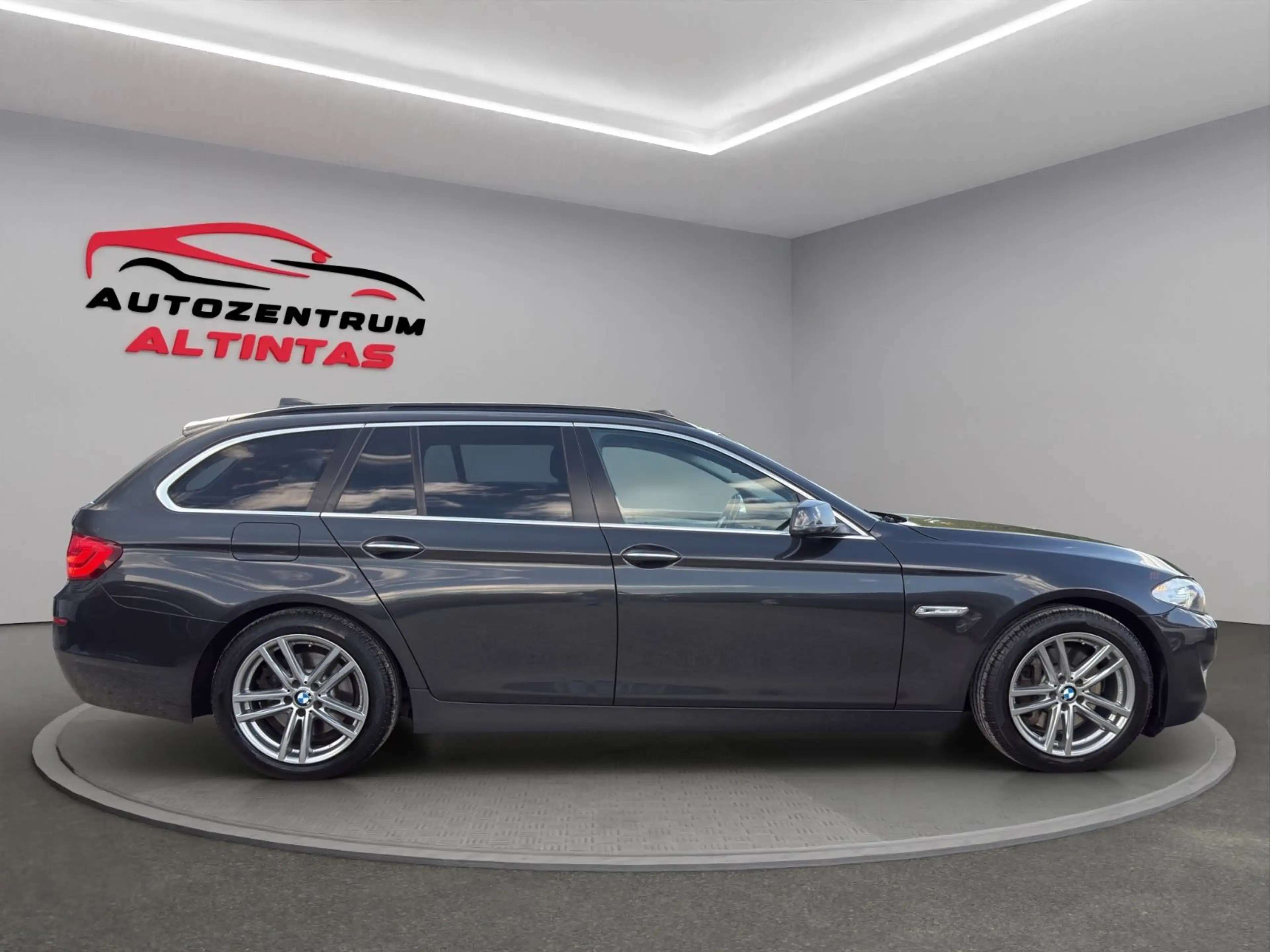 BMW 525 d Touring xDrive*AUTOM.*PANO*NAVI*XENON*AHK* — photo 8